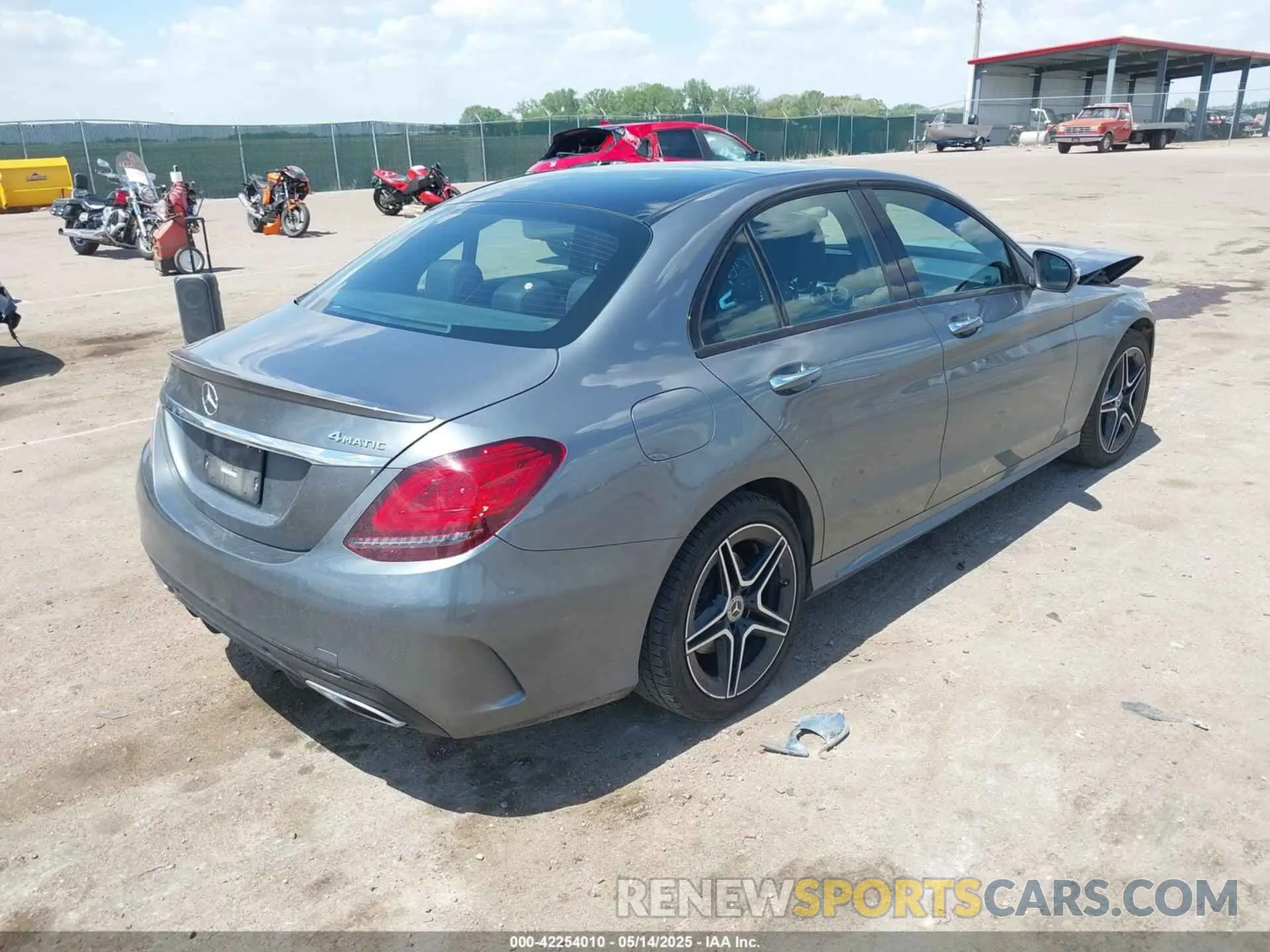 4 Photograph of a damaged car WDDWF8EBXLR525624 MERCEDES-BENZ C 300 2020