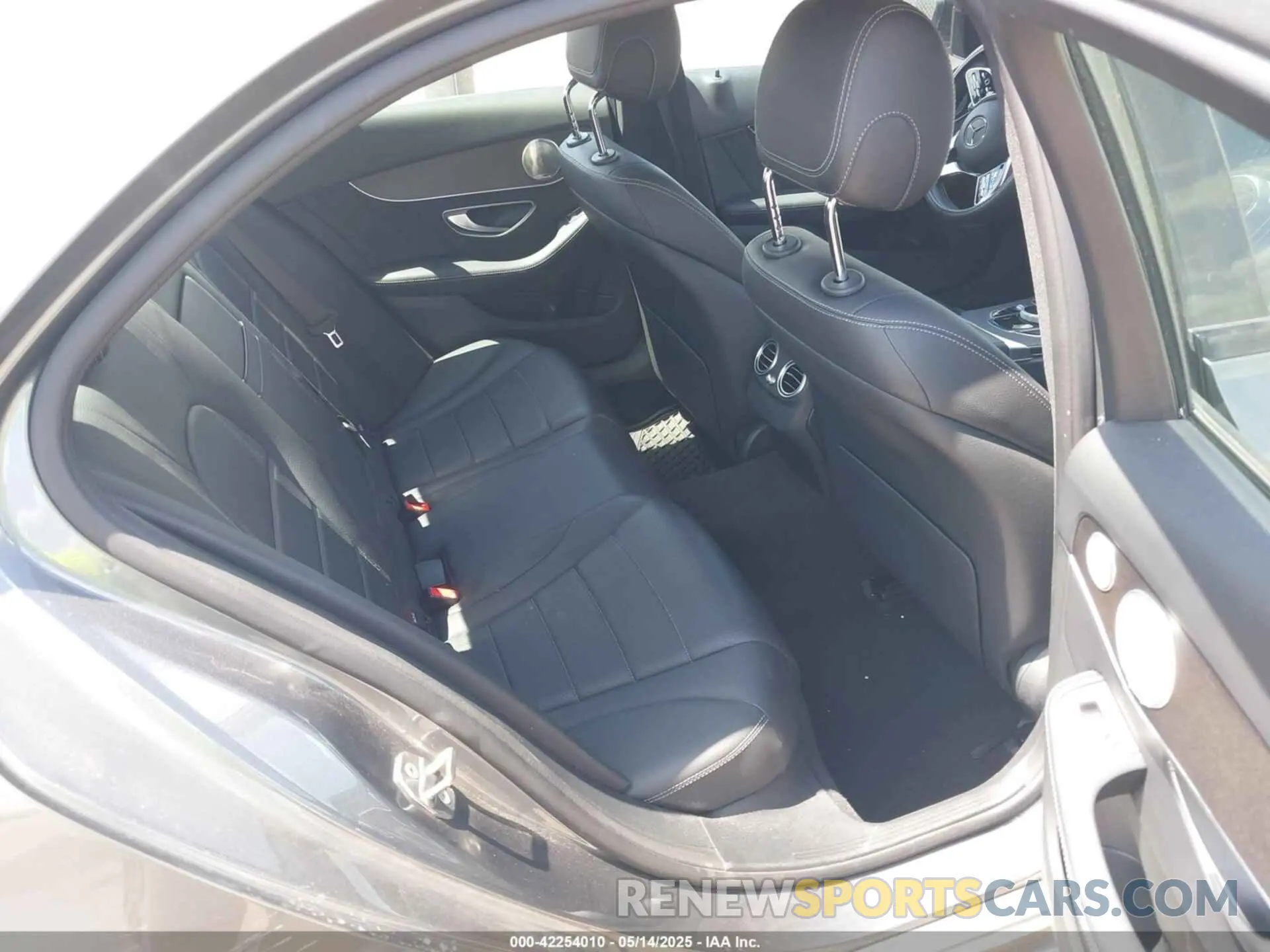 8 Photograph of a damaged car WDDWF8EBXLR525624 MERCEDES-BENZ C 300 2020