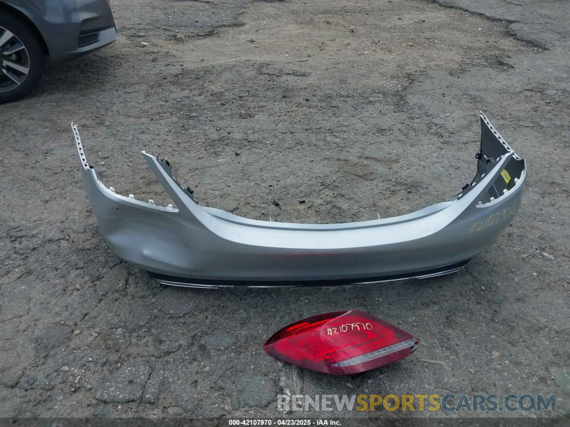 12 Photograph of a damaged car WDDWF8EBXLR526028 MERCEDES-BENZ C 300 2020