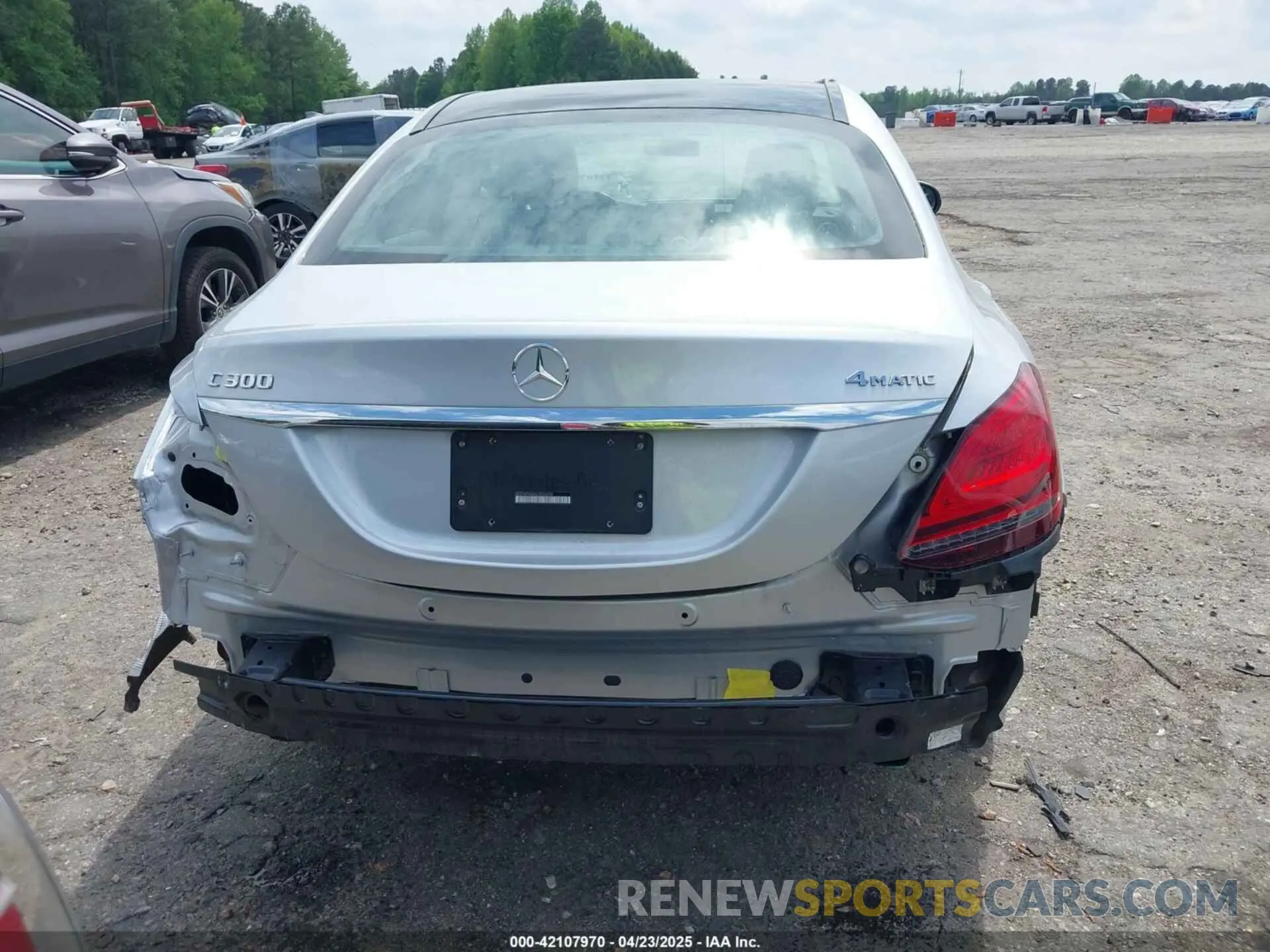 17 Photograph of a damaged car WDDWF8EBXLR526028 MERCEDES-BENZ C 300 2020