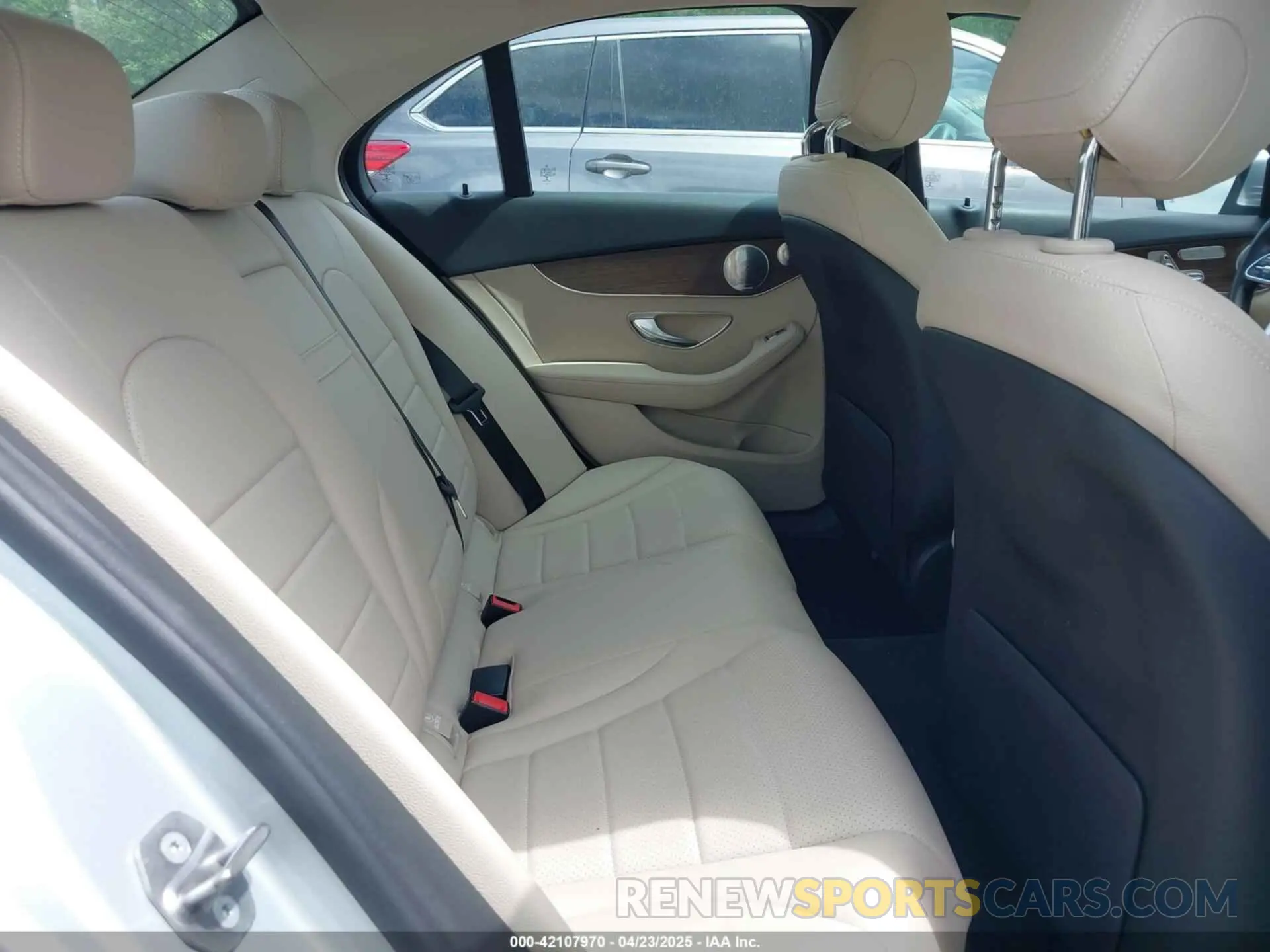 8 Photograph of a damaged car WDDWF8EBXLR526028 MERCEDES-BENZ C 300 2020