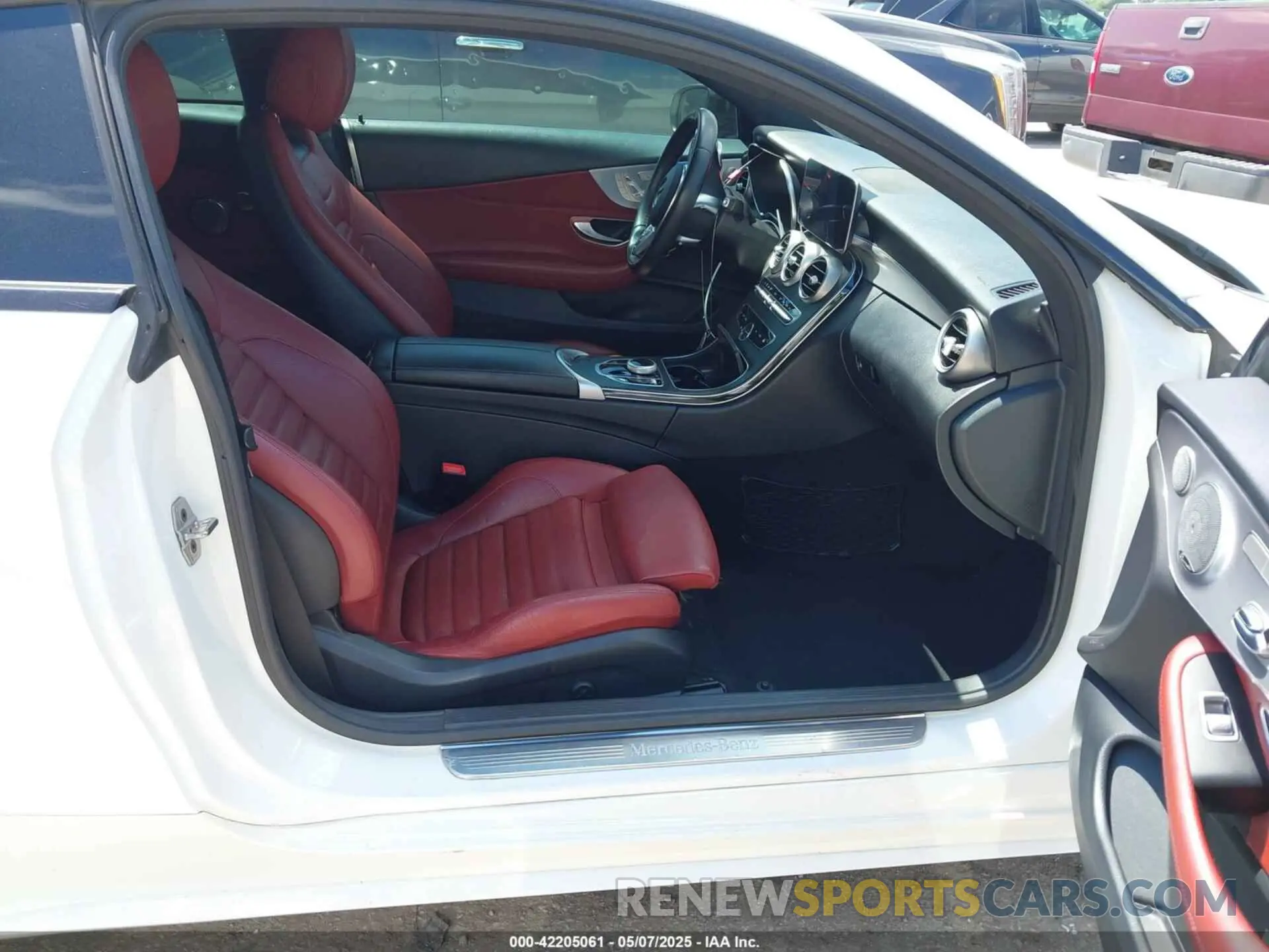 5 Photograph of a damaged car WDDWJ8DB7LF942328 MERCEDES-BENZ C 300 2020