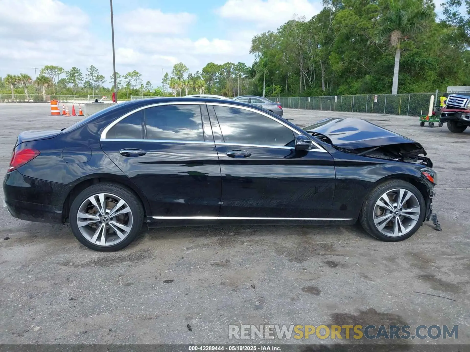 14 Photograph of a damaged car W1KWF8DB0MR610135 MERCEDES-BENZ C 300 2021