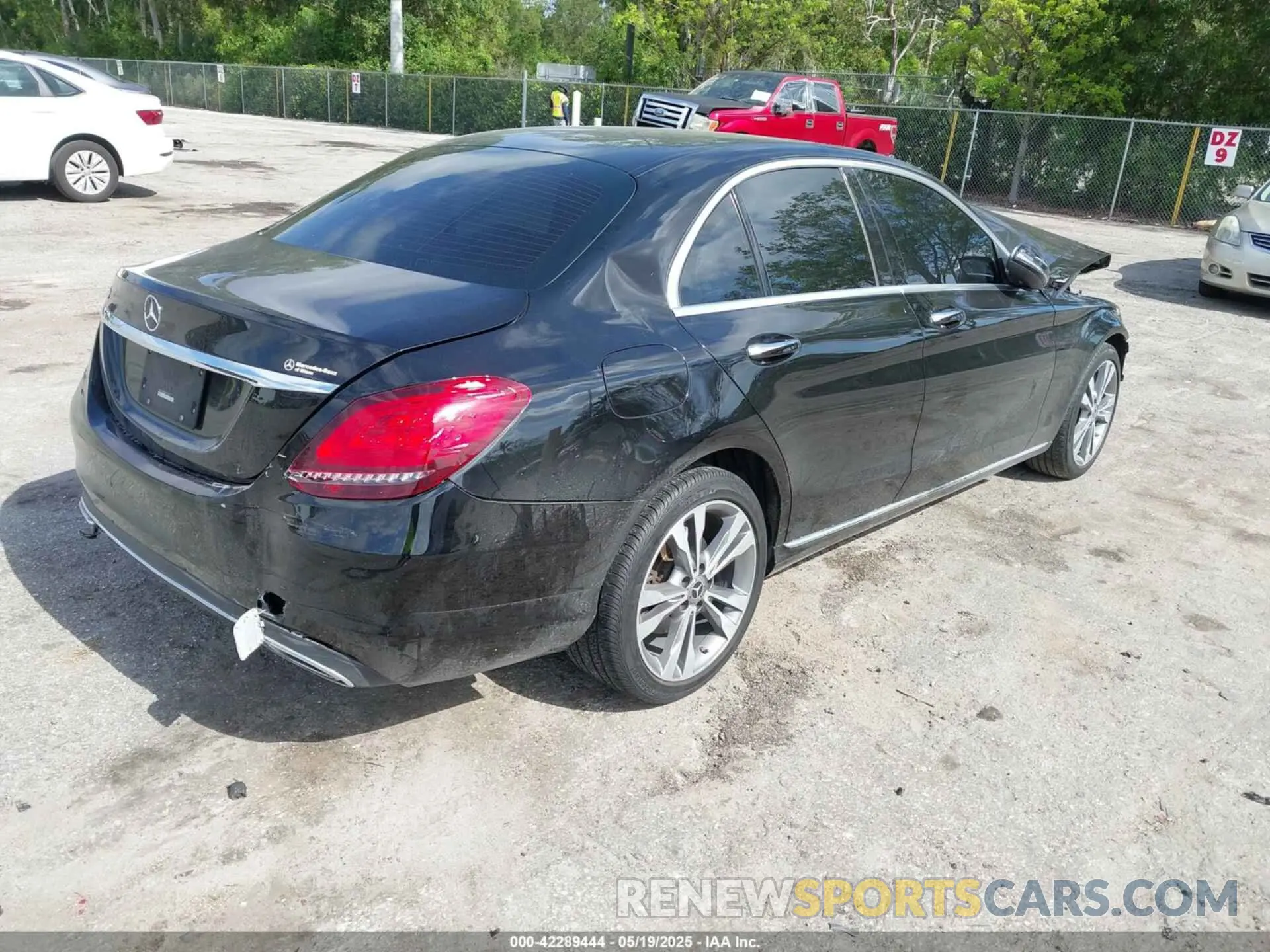 4 Photograph of a damaged car W1KWF8DB0MR610135 MERCEDES-BENZ C 300 2021
