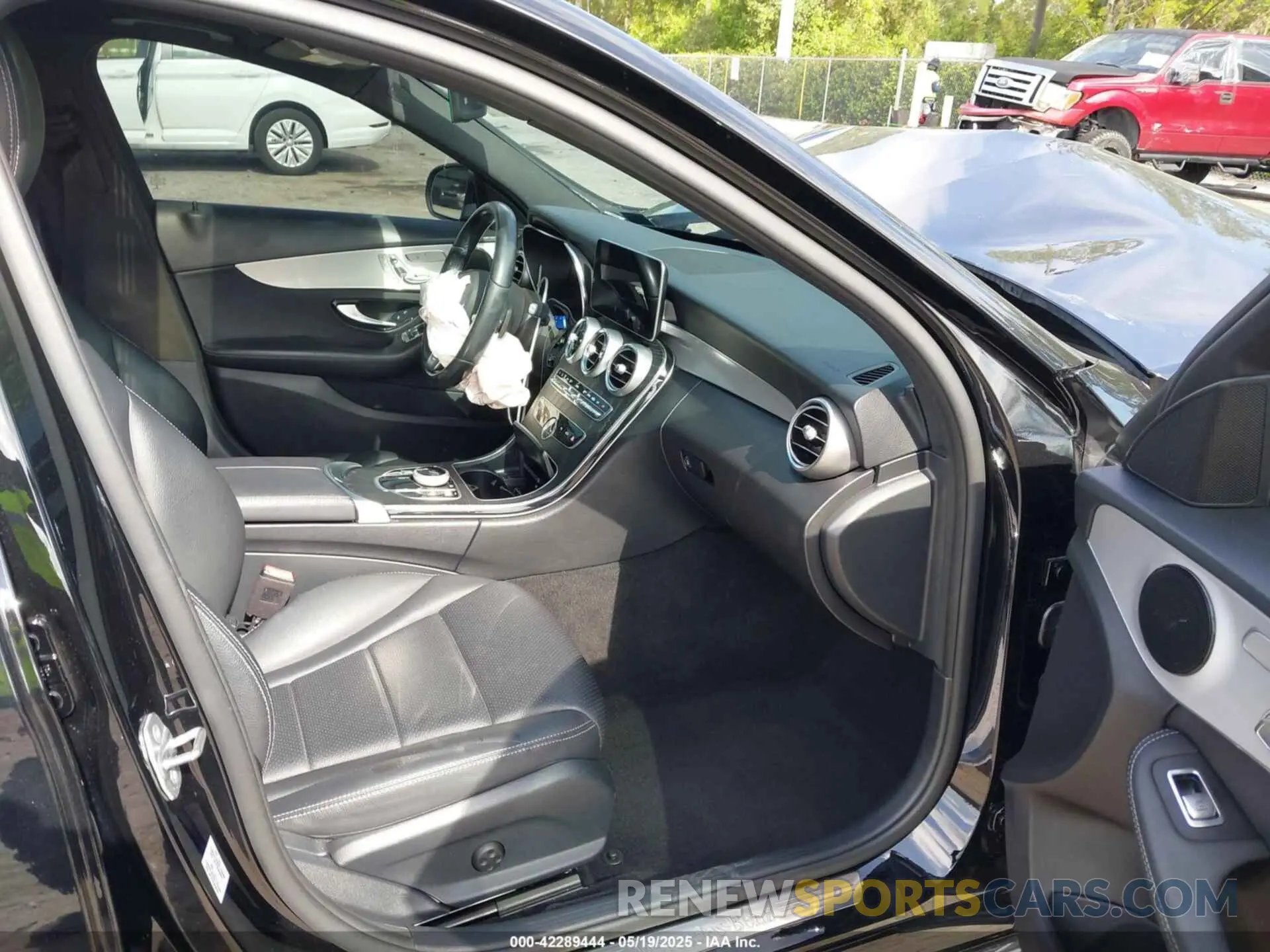 5 Photograph of a damaged car W1KWF8DB0MR610135 MERCEDES-BENZ C 300 2021
