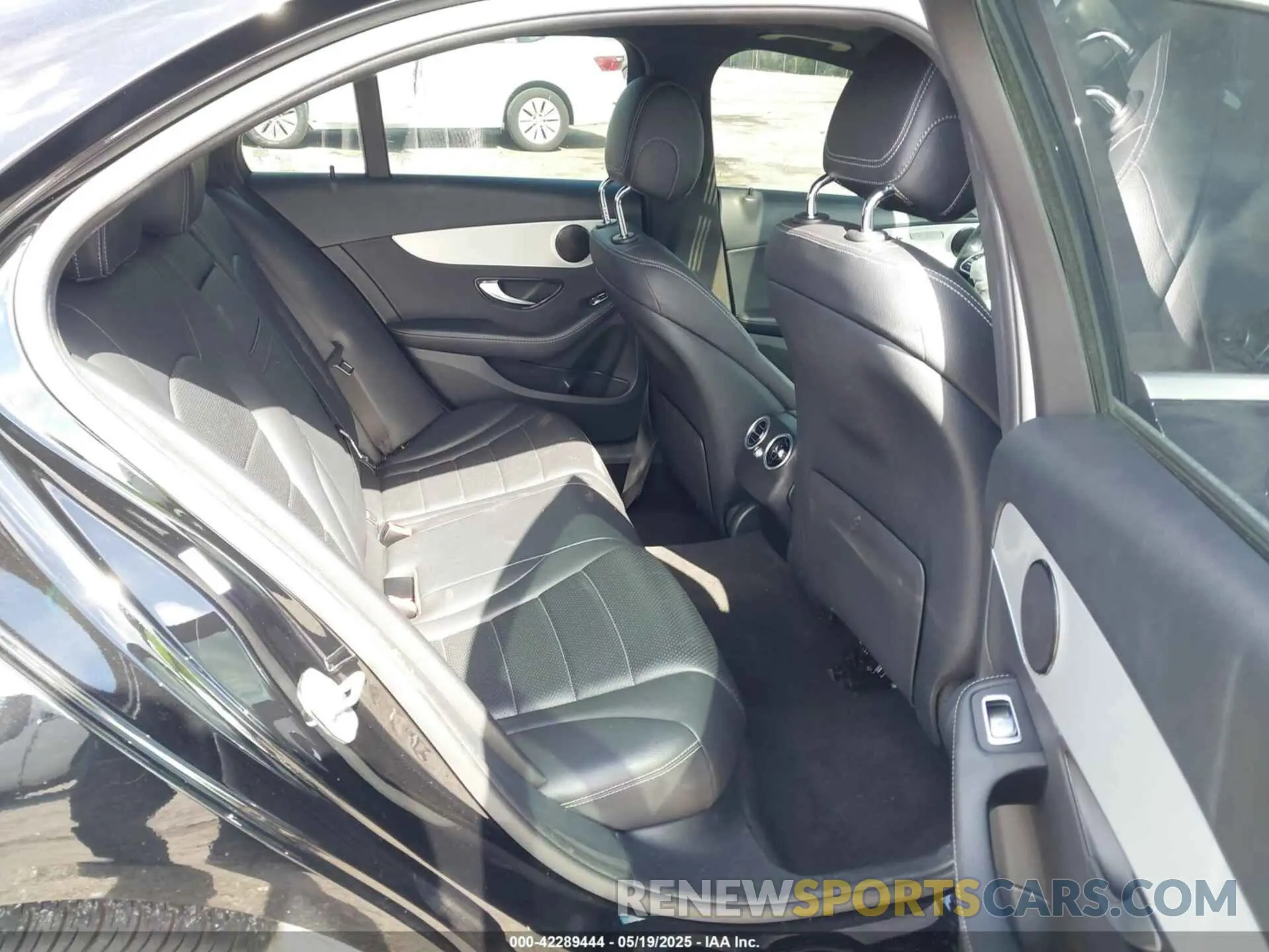8 Photograph of a damaged car W1KWF8DB0MR610135 MERCEDES-BENZ C 300 2021
