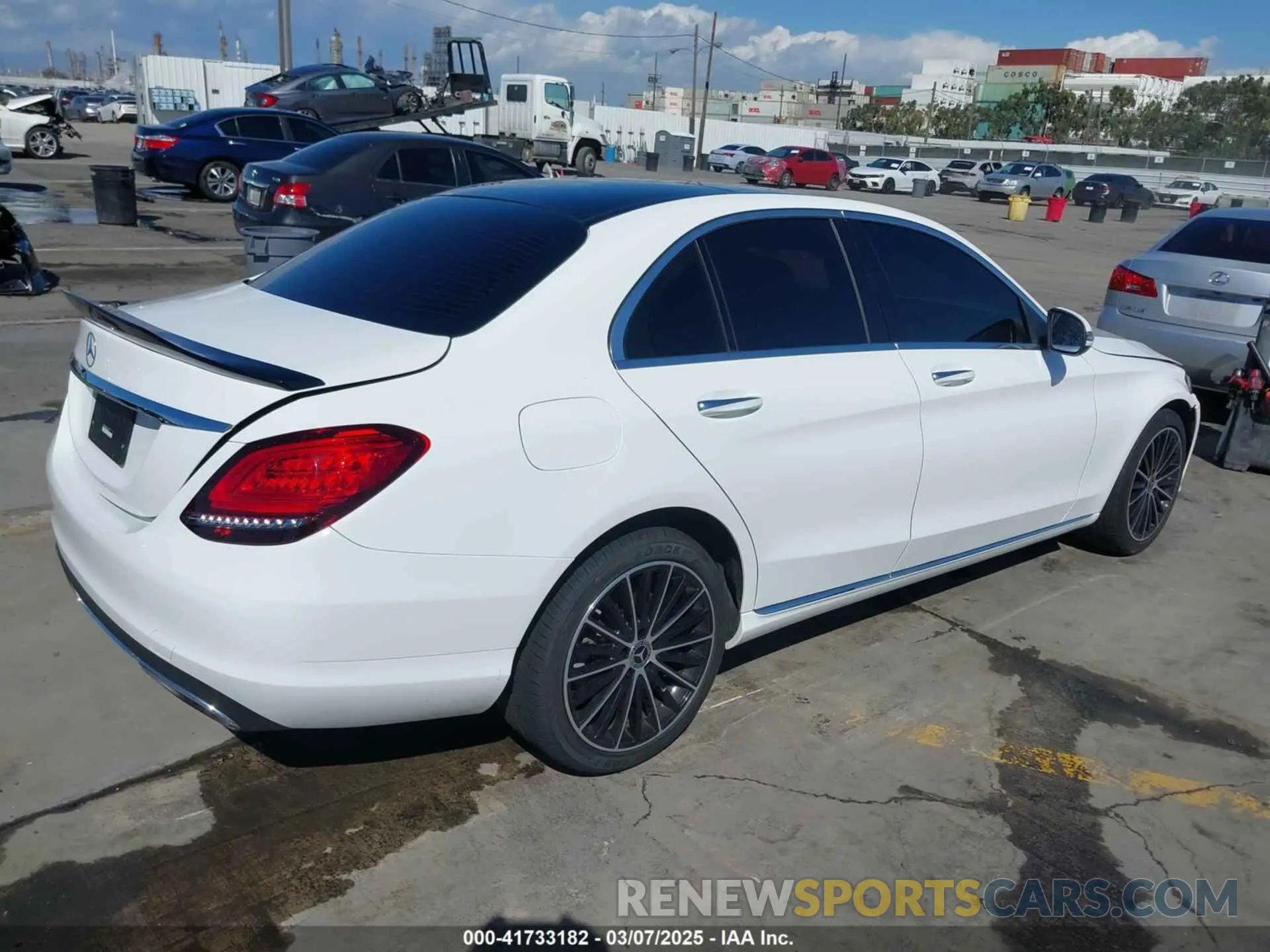 4 Photograph of a damaged car W1KWF8DB0MR635682 MERCEDES-BENZ C 300 2021