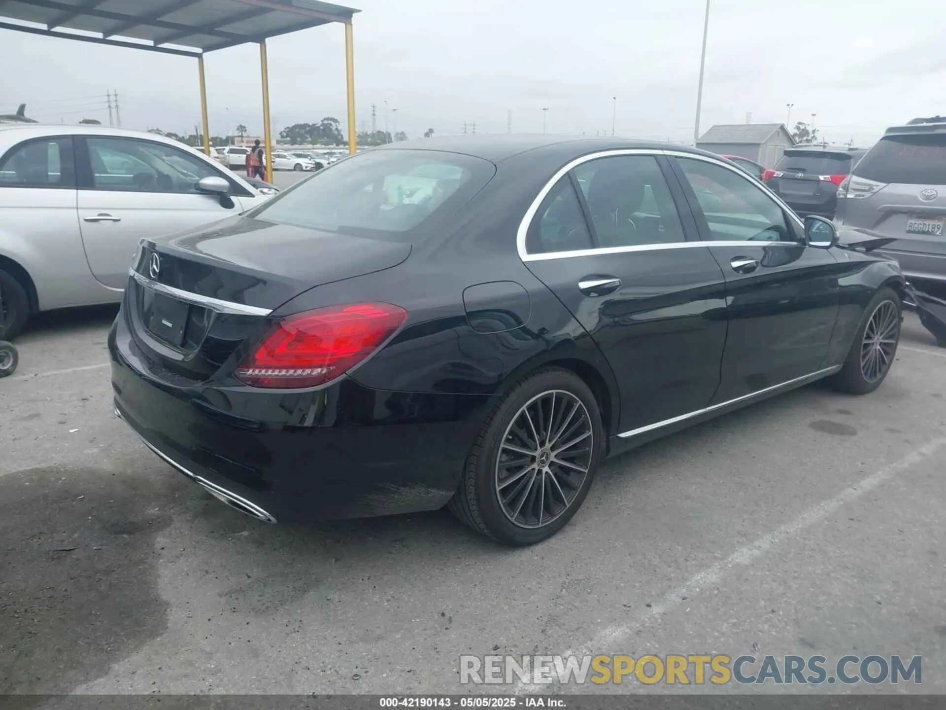 4 Photograph of a damaged car W1KWF8DB5MR650484 MERCEDES-BENZ C 300 2021