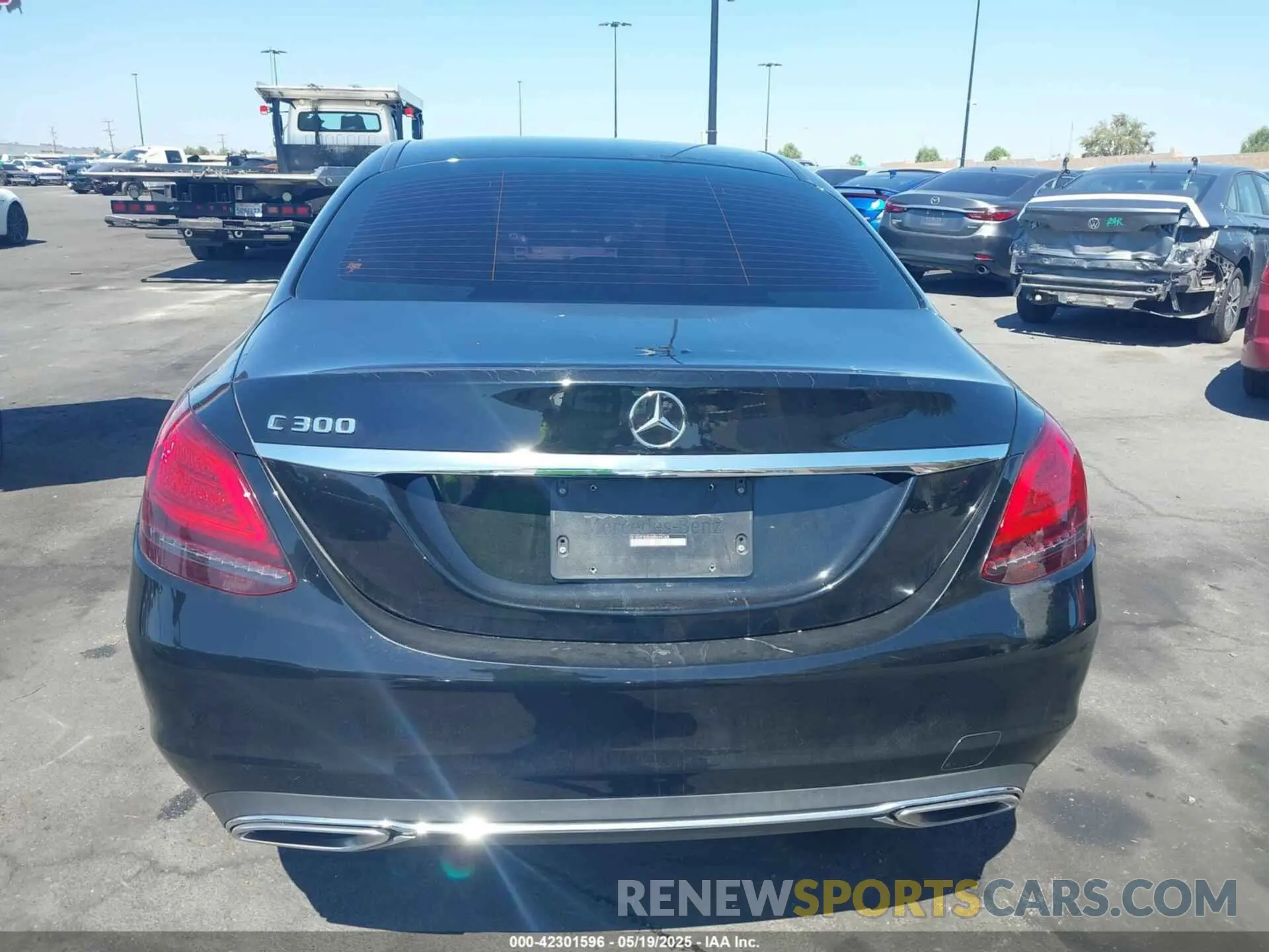 17 Photograph of a damaged car W1KWF8DB6MR644368 MERCEDES-BENZ C 300 2021