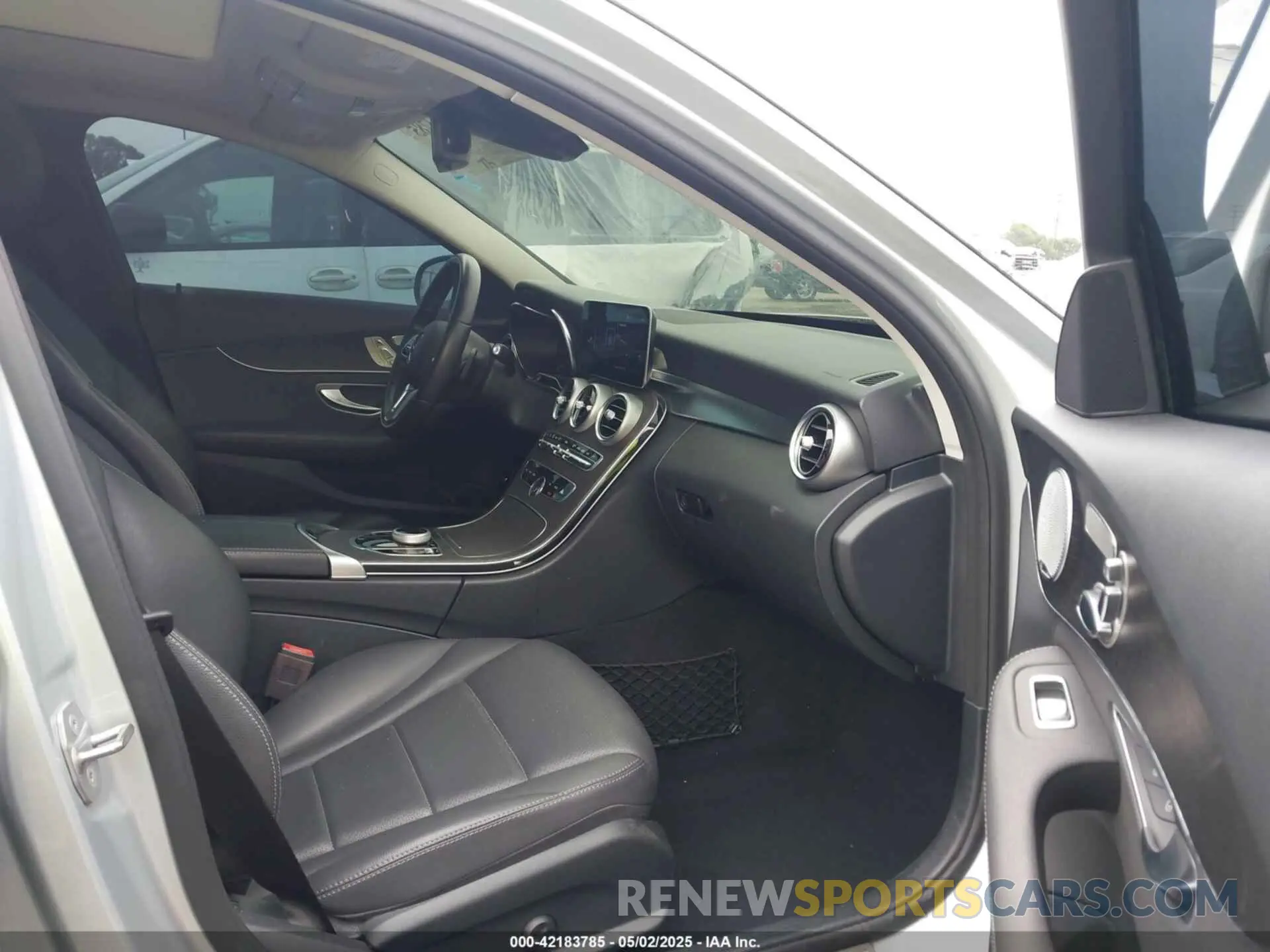 5 Photograph of a damaged car W1KWF8DB7MR647862 MERCEDES-BENZ C 300 2021
