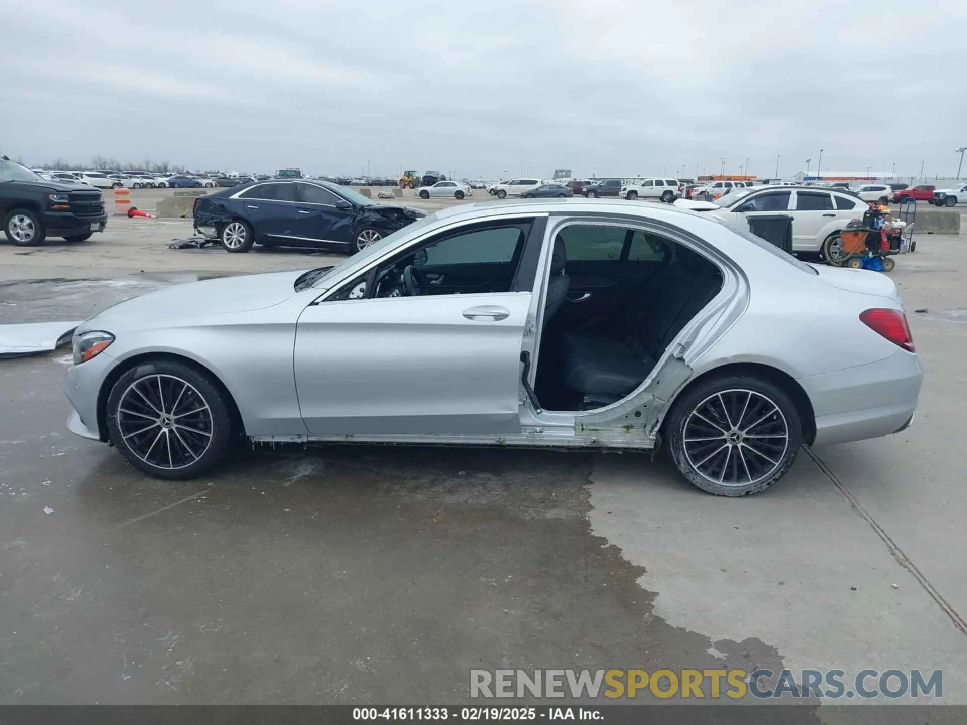 15 Photograph of a damaged car W1KWF8DB8MR635817 MERCEDES-BENZ C 300 2021