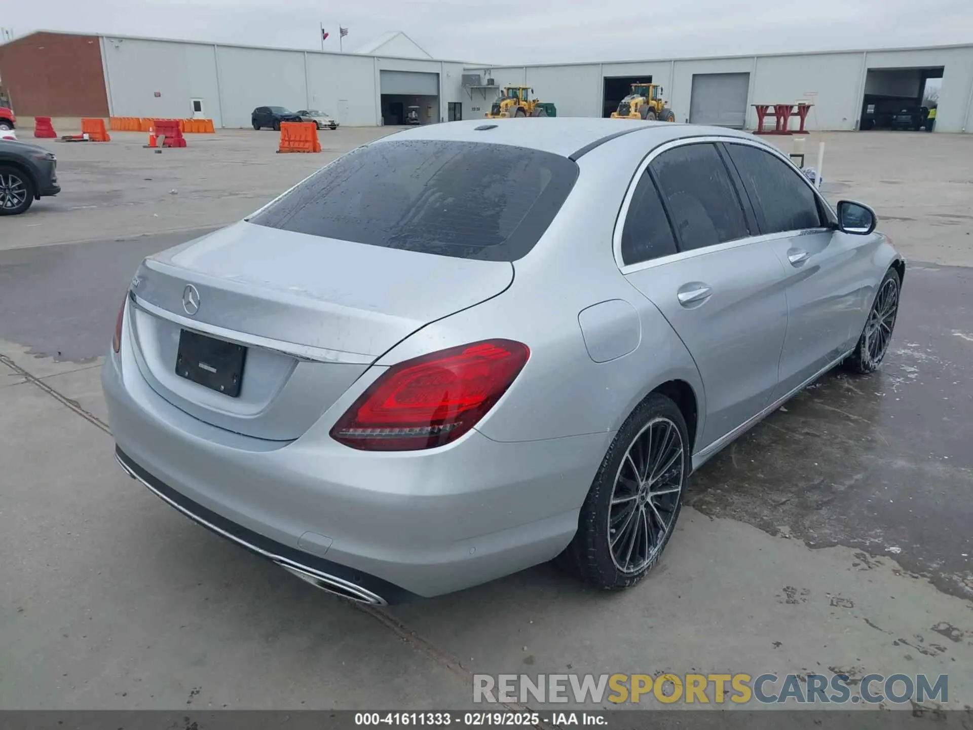 4 Photograph of a damaged car W1KWF8DB8MR635817 MERCEDES-BENZ C 300 2021