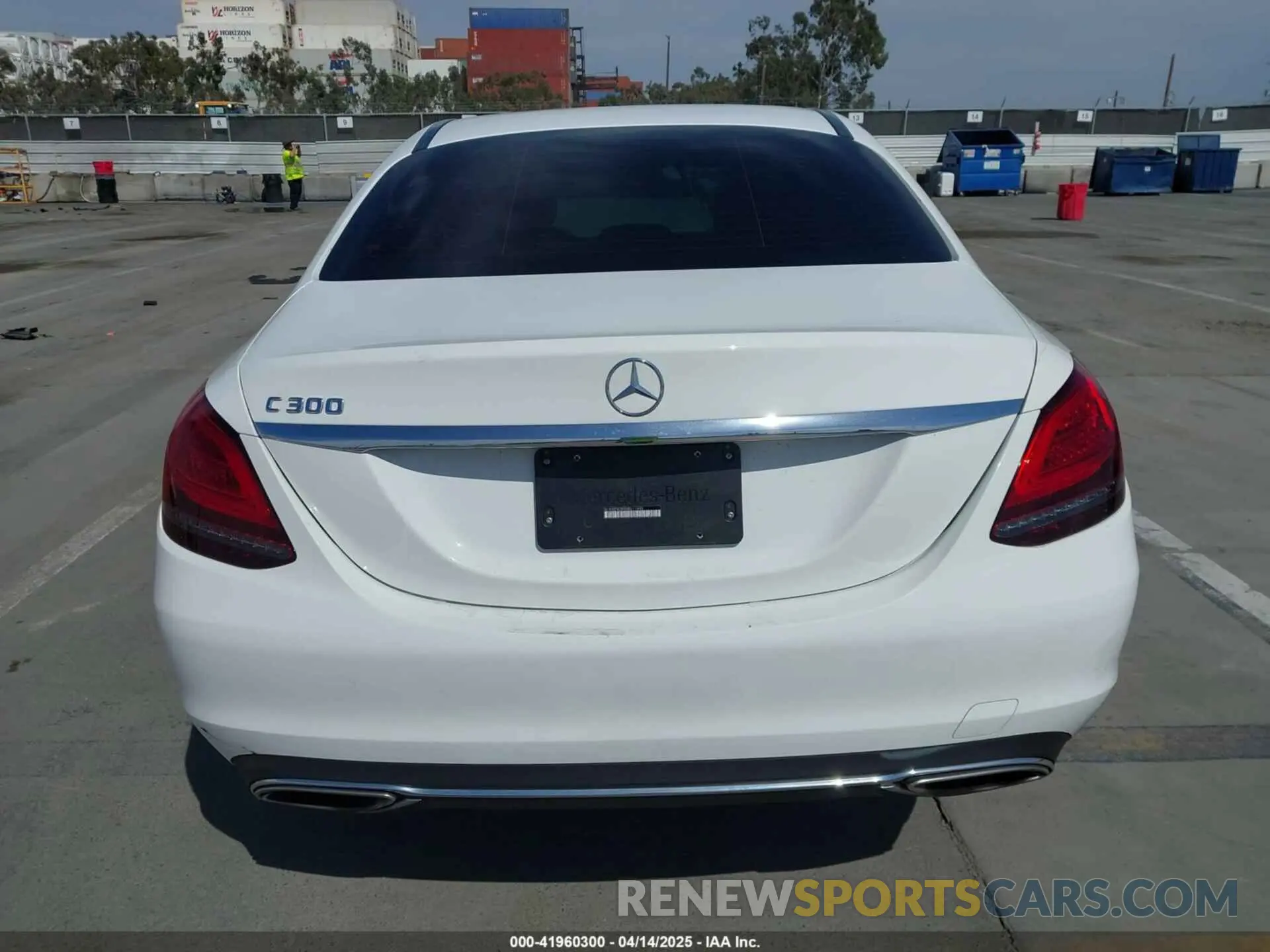 17 Photograph of a damaged car W1KWF8DB9MR611445 MERCEDES-BENZ C 300 2021