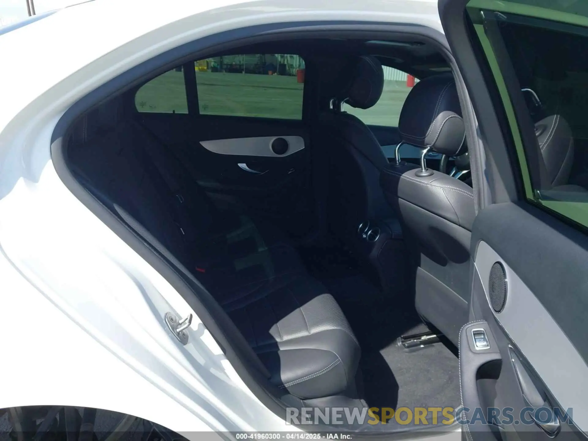 8 Photograph of a damaged car W1KWF8DB9MR611445 MERCEDES-BENZ C 300 2021