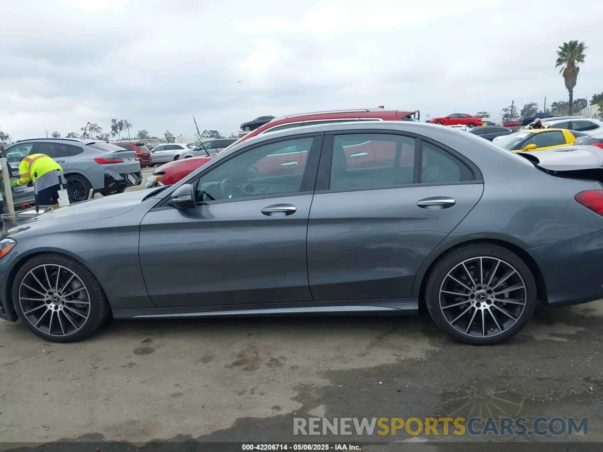 14 Photograph of a damaged car W1KWF8DBXMR614581 MERCEDES-BENZ C 300 2021