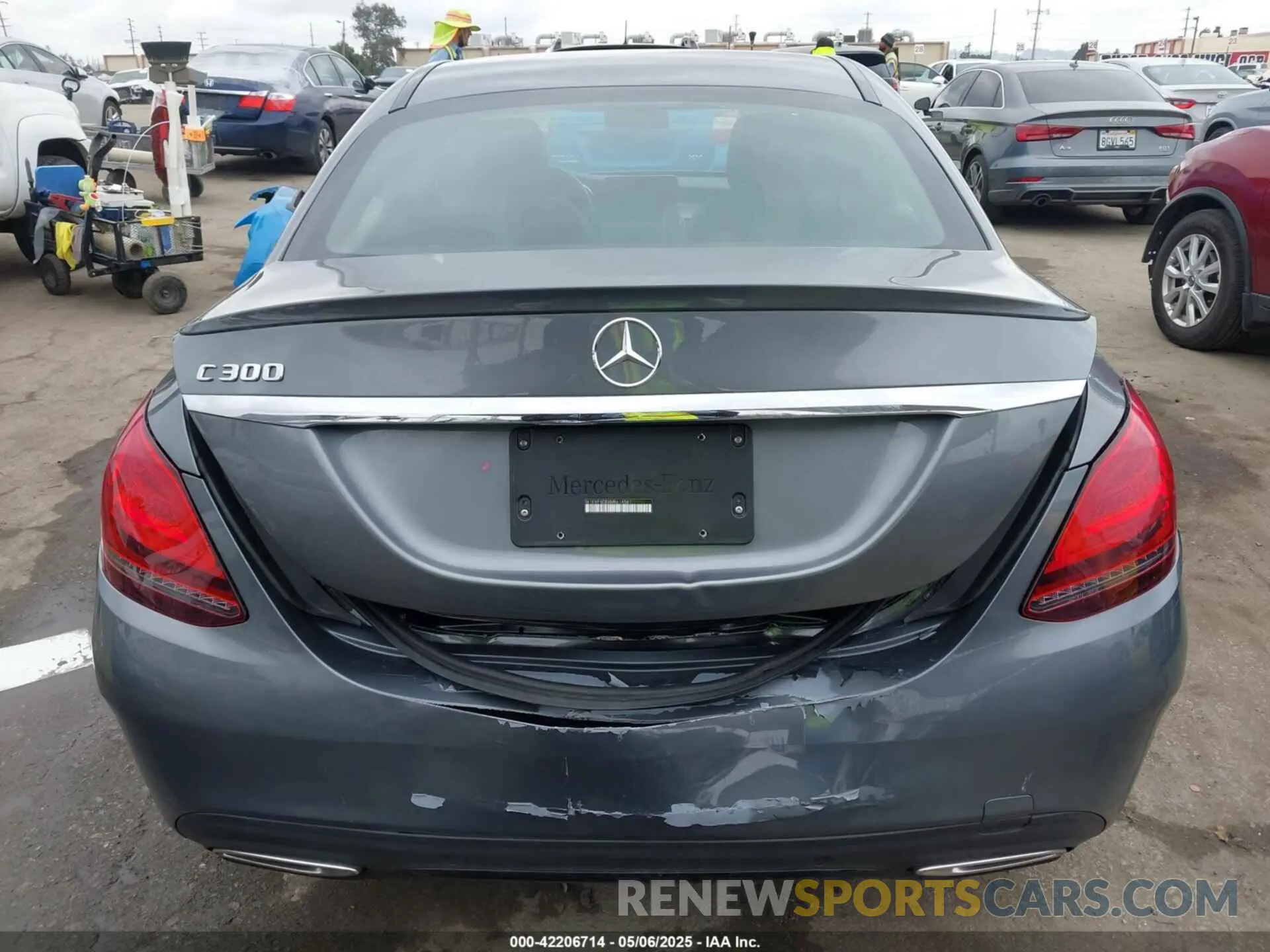 16 Photograph of a damaged car W1KWF8DBXMR614581 MERCEDES-BENZ C 300 2021