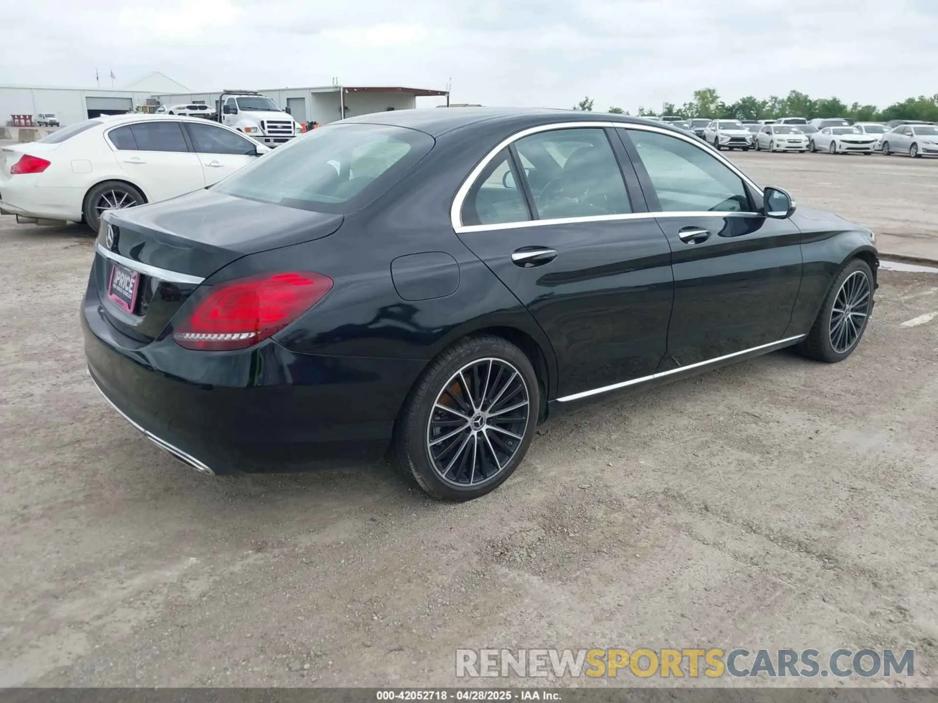 4 Photograph of a damaged car W1KWF8DBXMR629291 MERCEDES-BENZ C 300 2021