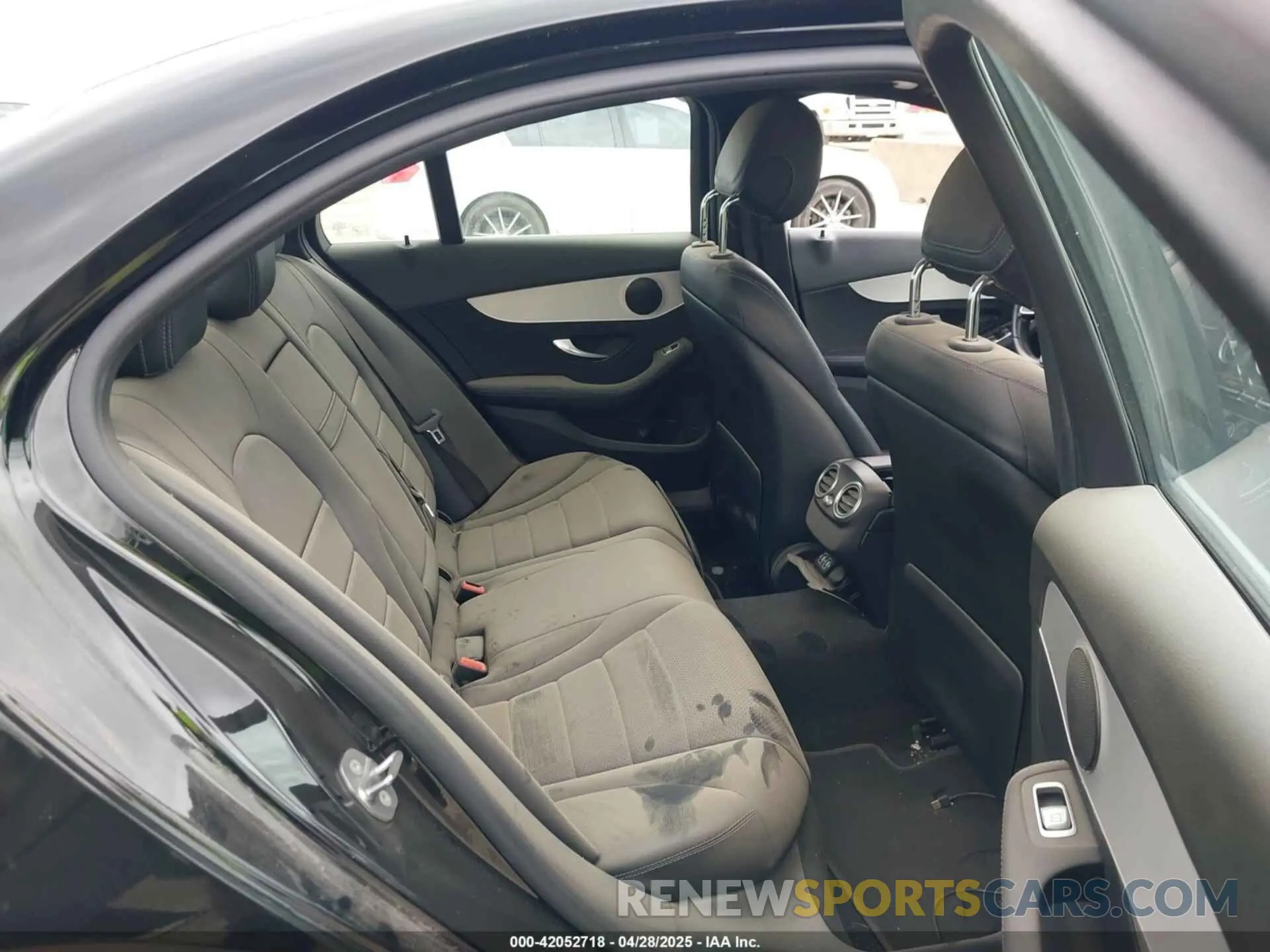 8 Photograph of a damaged car W1KWF8DBXMR629291 MERCEDES-BENZ C 300 2021
