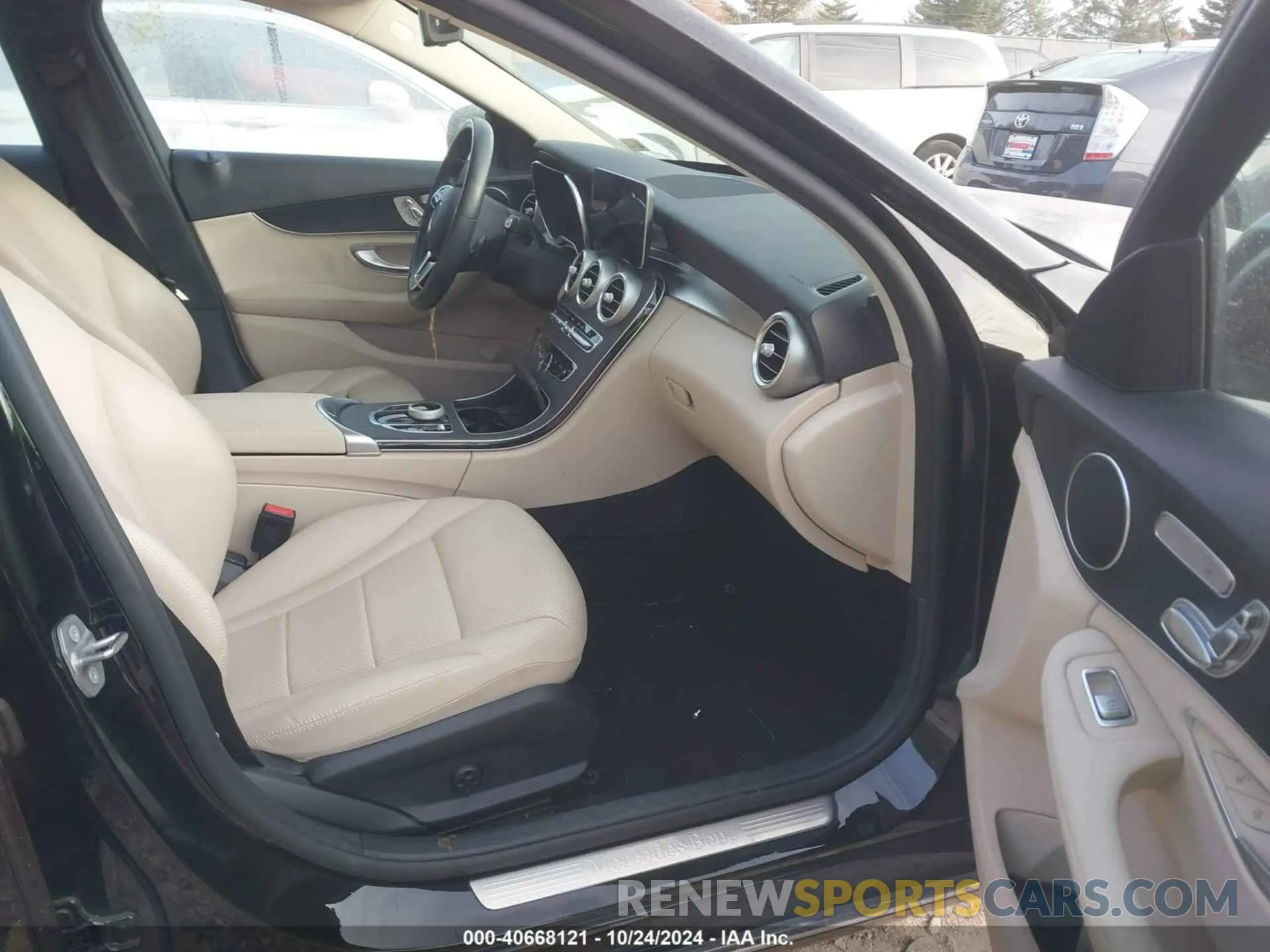 5 Photograph of a damaged car W1KWF8EB2MR626223 MERCEDES-BENZ C 300 2021