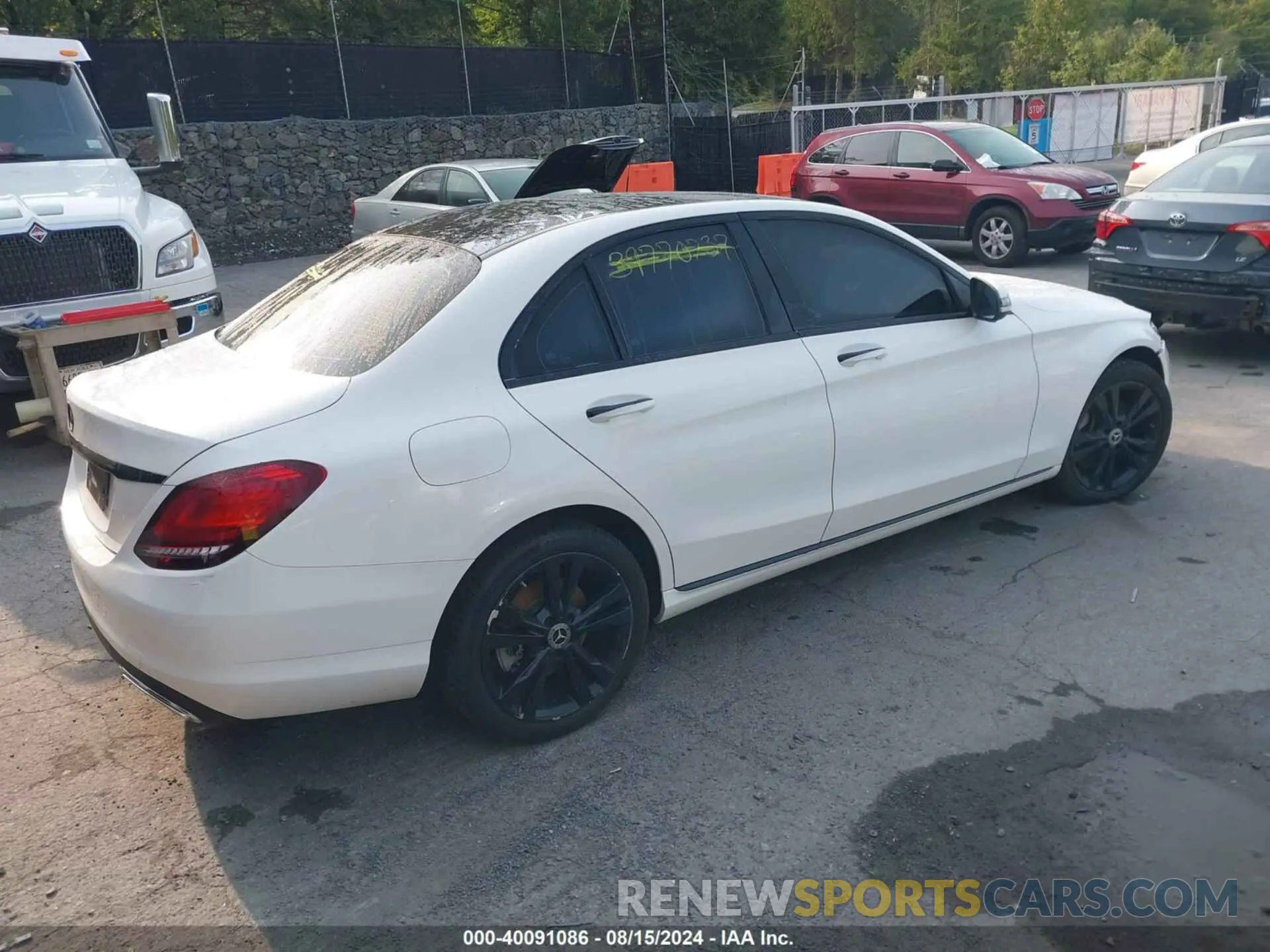 4 Photograph of a damaged car W1KWF8EB2MR637075 MERCEDES-BENZ C 300 2021
