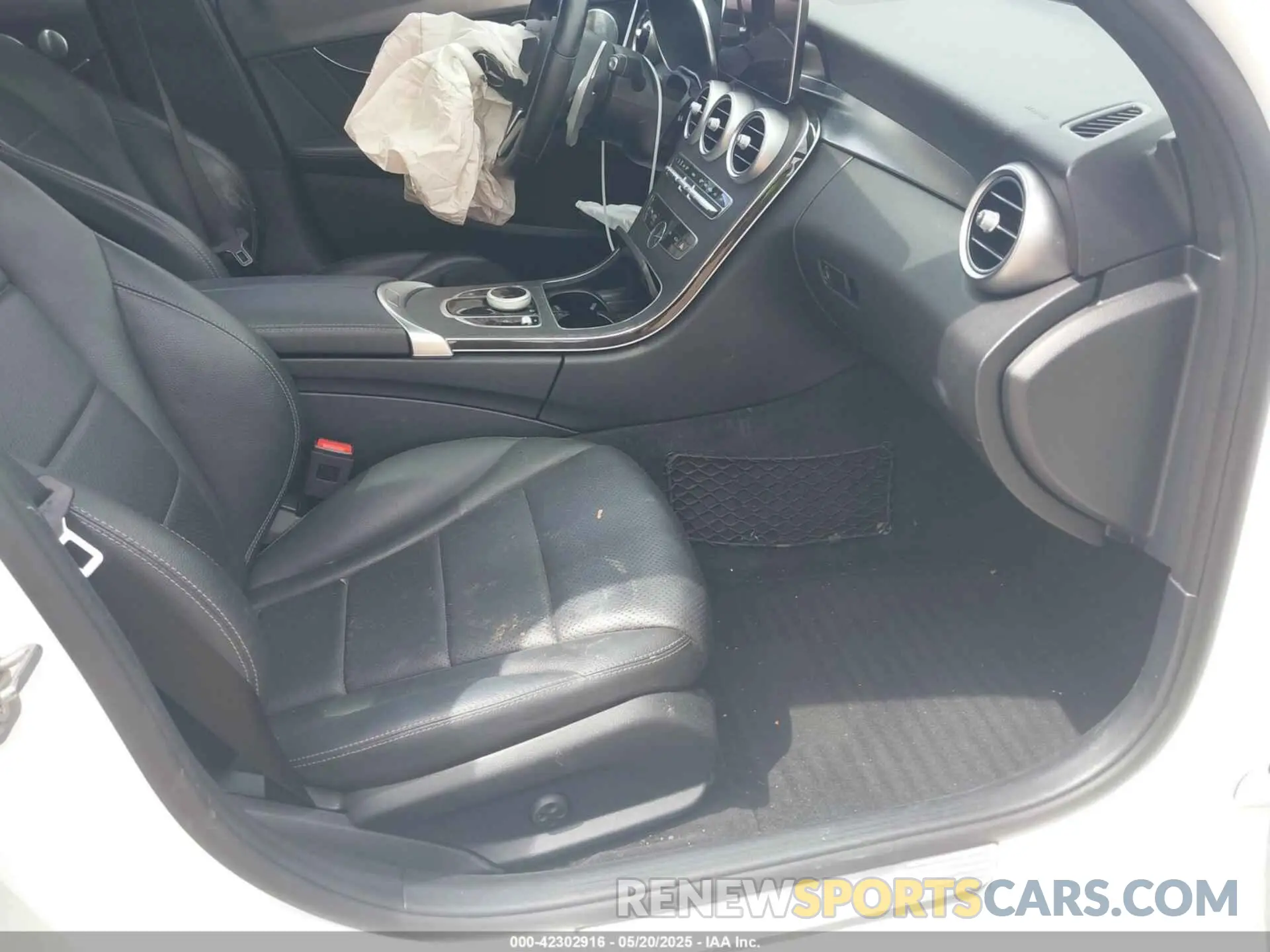5 Photograph of a damaged car W1KWF8EB4MR639409 MERCEDES-BENZ C 300 2021