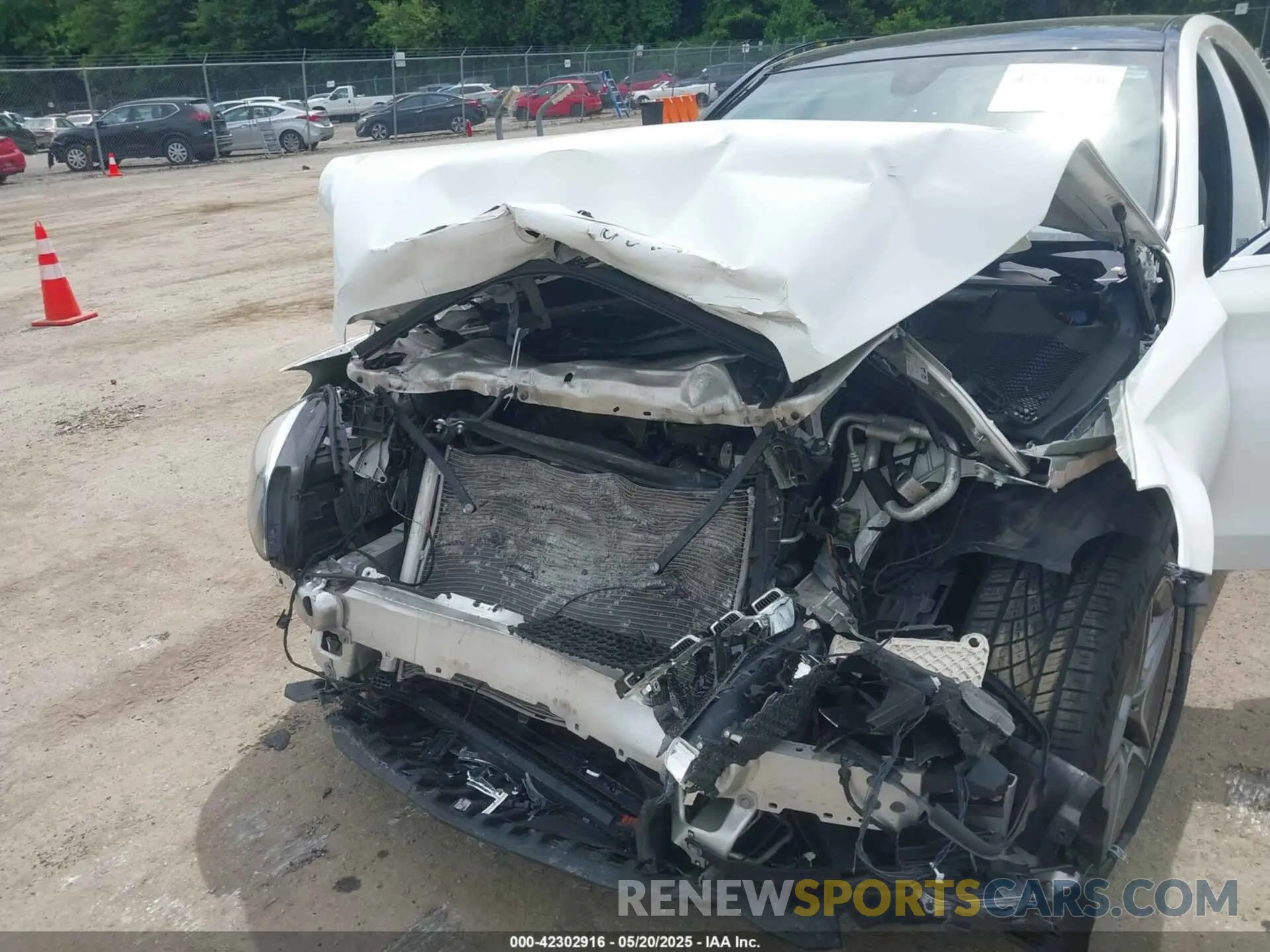 6 Photograph of a damaged car W1KWF8EB4MR639409 MERCEDES-BENZ C 300 2021