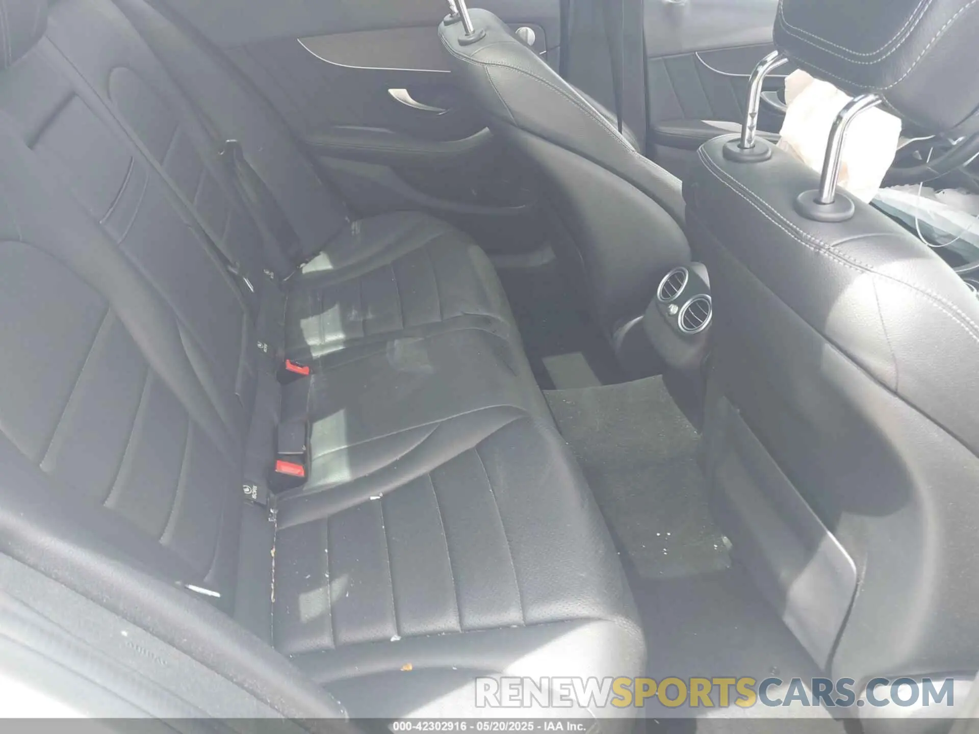 8 Photograph of a damaged car W1KWF8EB4MR639409 MERCEDES-BENZ C 300 2021