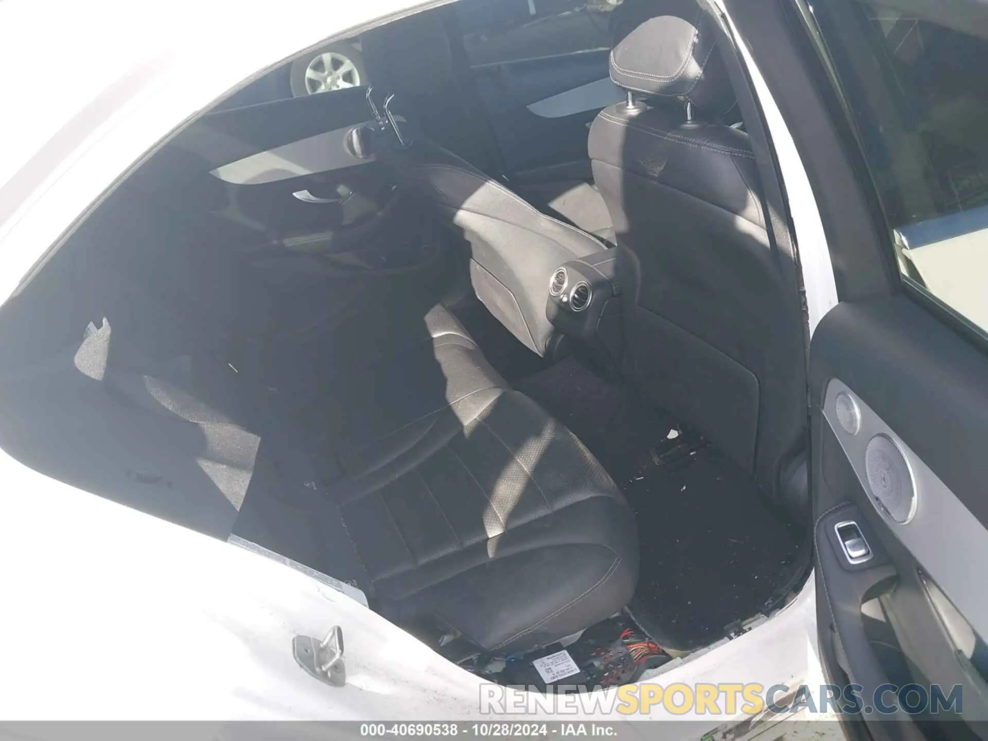 8 Photograph of a damaged car W1KWF8EB9MR609306 MERCEDES-BENZ C 300 2021