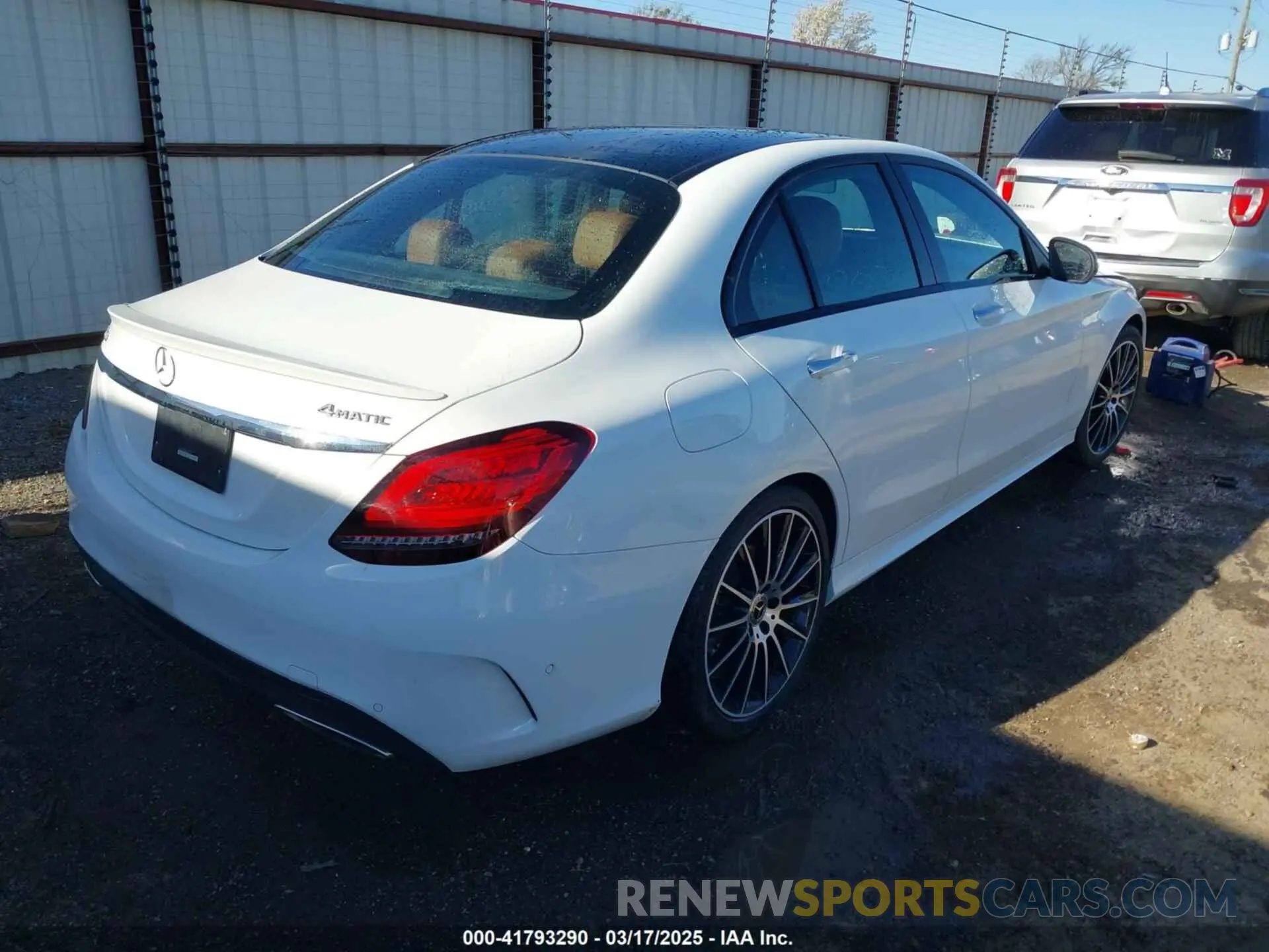 4 Photograph of a damaged car W1KWF8EBXMR605717 MERCEDES-BENZ C 300 2021
