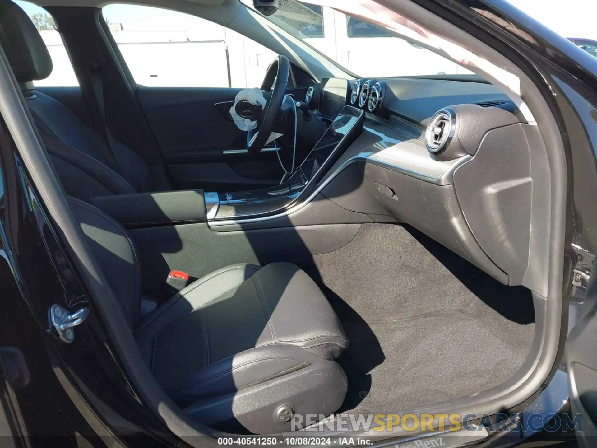 5 Photograph of a damaged car W1KAF4GB2NR063093 MERCEDES-BENZ C 300 2022