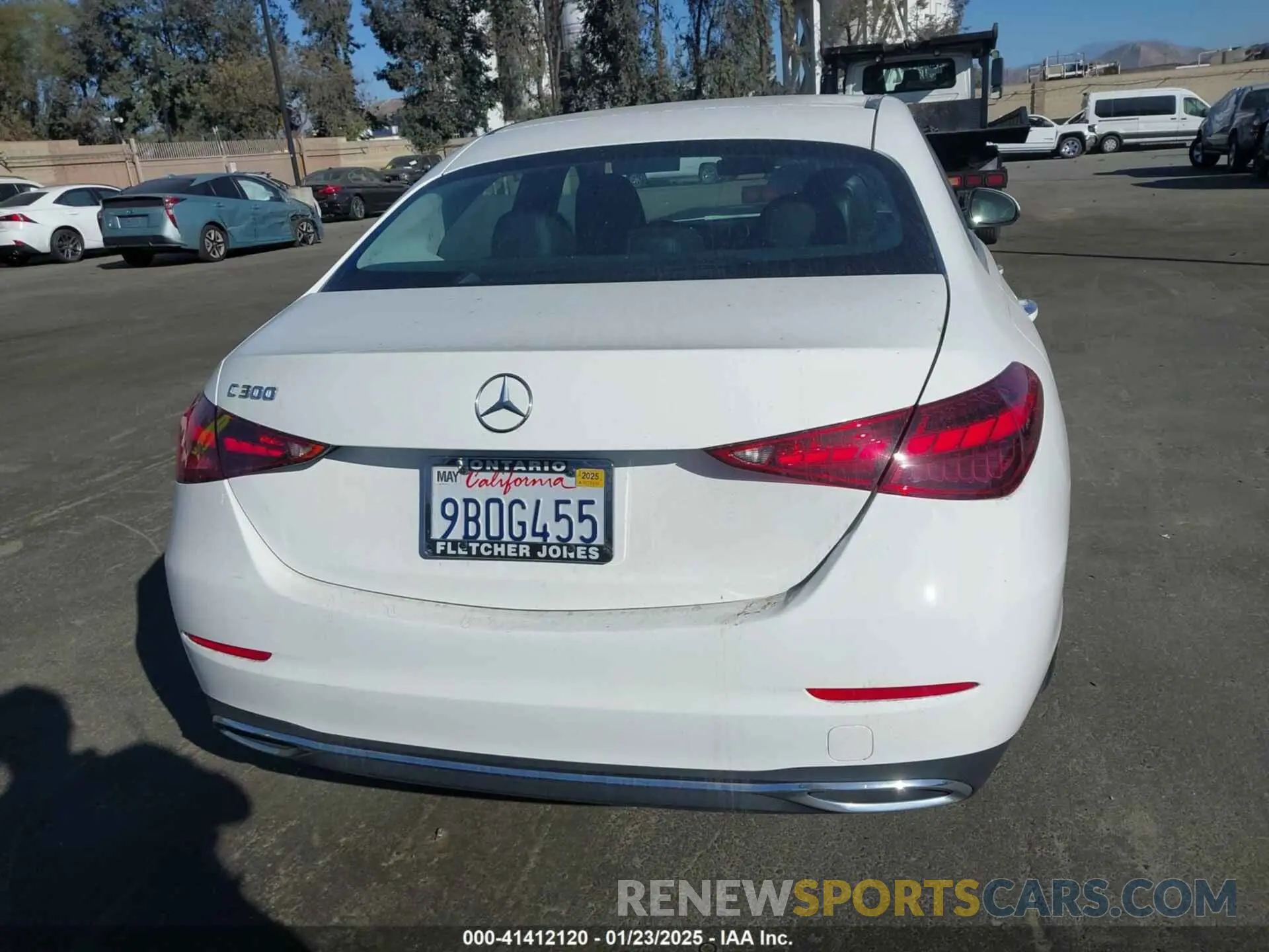 17 Photograph of a damaged car W1KAF4GB4NR020021 MERCEDES-BENZ C 300 2022