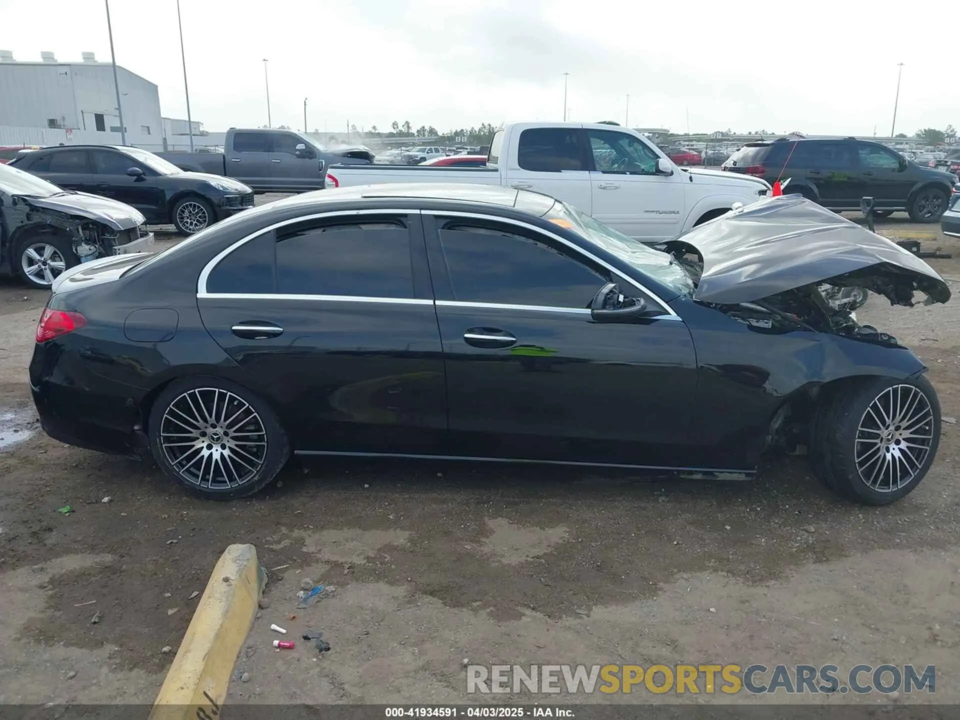 14 Photograph of a damaged car W1KAF4GB4NR036199 MERCEDES-BENZ C 300 2022