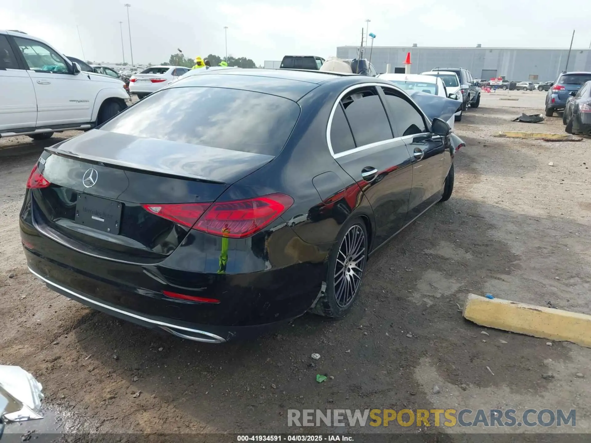 4 Photograph of a damaged car W1KAF4GB4NR036199 MERCEDES-BENZ C 300 2022