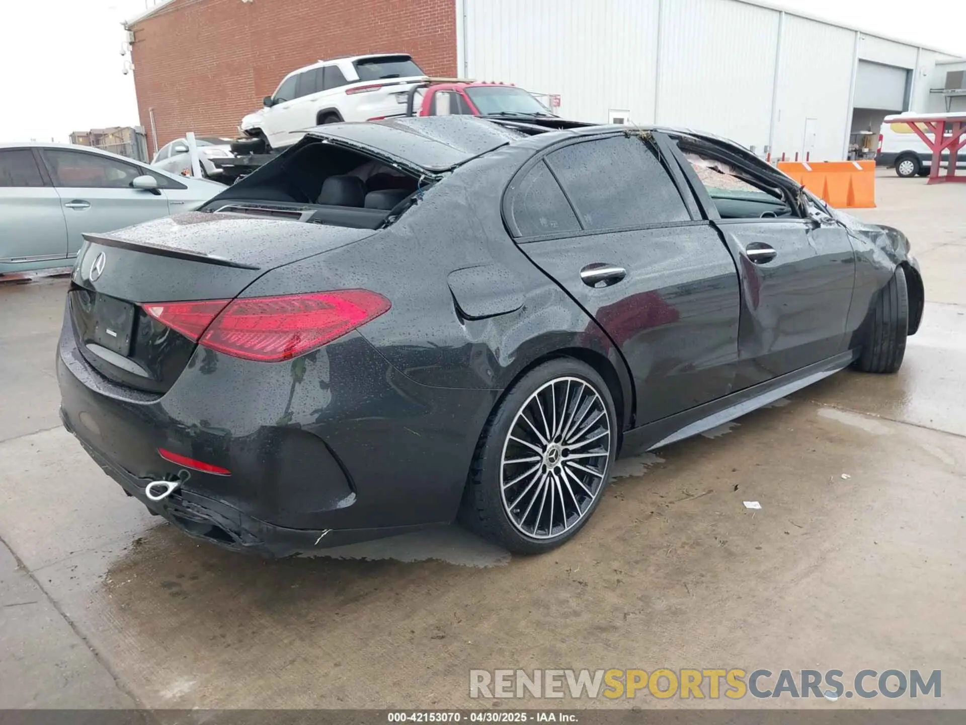 4 Photograph of a damaged car W1KAF4GB5NR030279 MERCEDES-BENZ C 300 2022