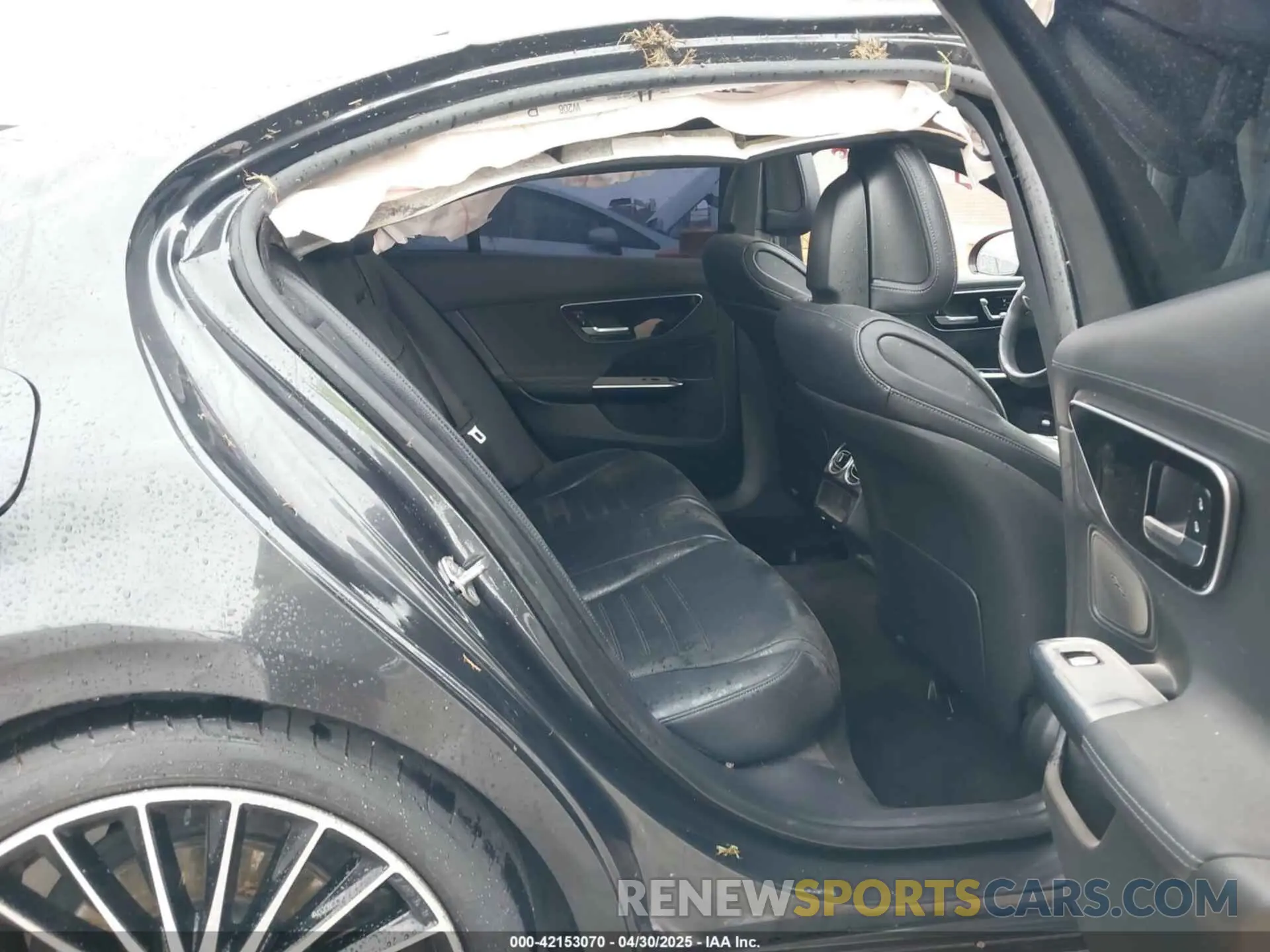 8 Photograph of a damaged car W1KAF4GB5NR030279 MERCEDES-BENZ C 300 2022