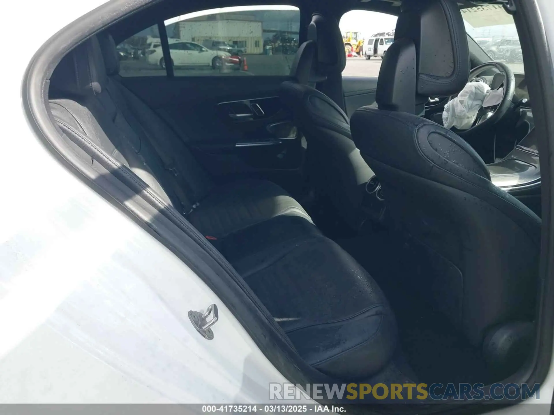 8 Photograph of a damaged car W1KAF4GB6NR018013 MERCEDES-BENZ C 300 2022