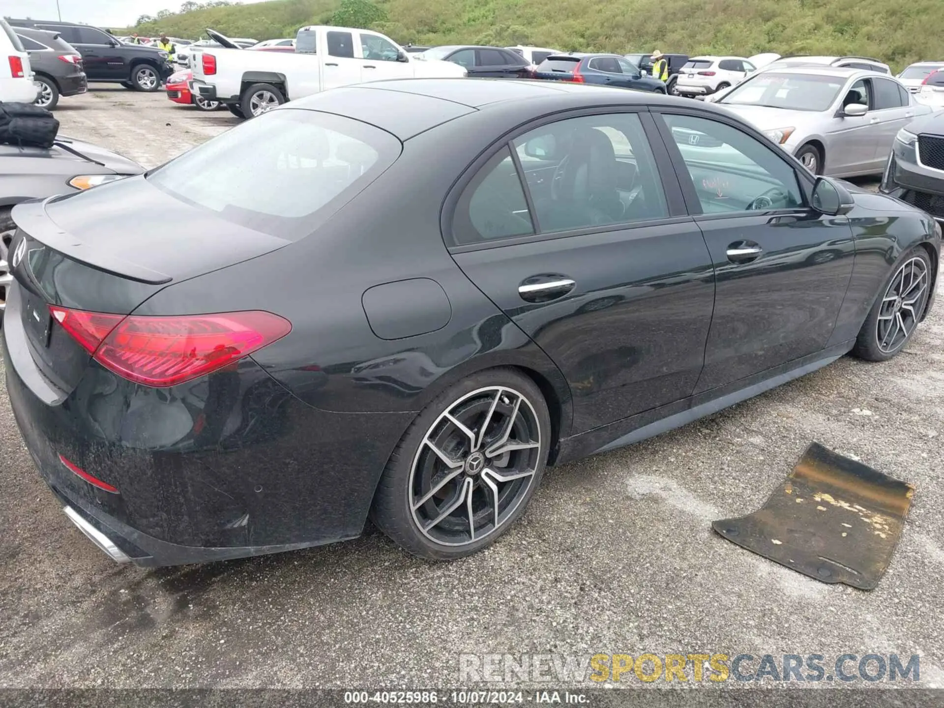 4 Photograph of a damaged car W1KAF4GB6NR031554 MERCEDES-BENZ C 300 2022