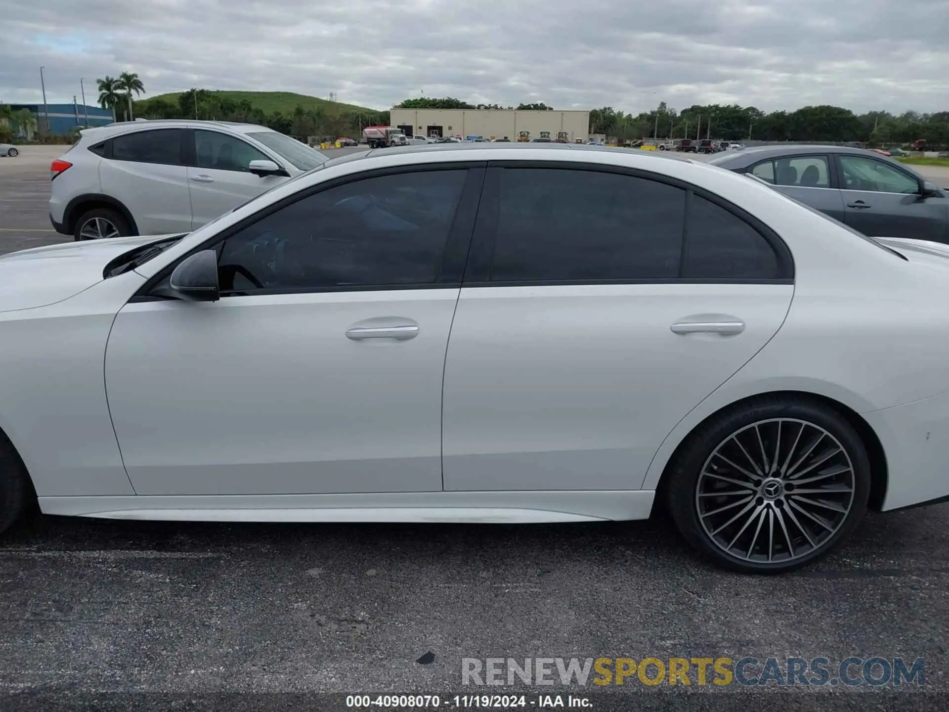 14 Photograph of a damaged car W1KAF4GB7NR030915 MERCEDES-BENZ C 300 2022