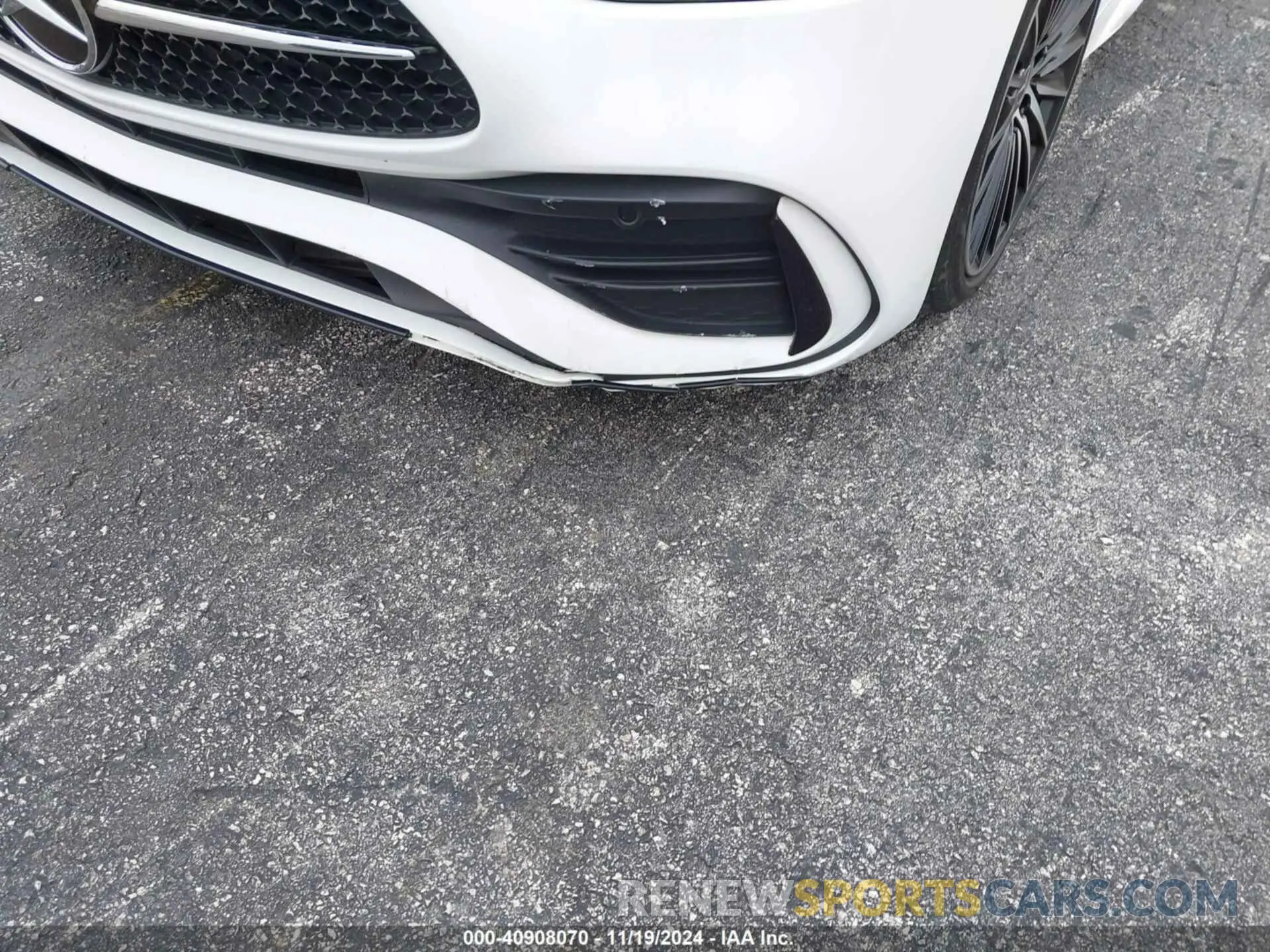 17 Photograph of a damaged car W1KAF4GB7NR030915 MERCEDES-BENZ C 300 2022
