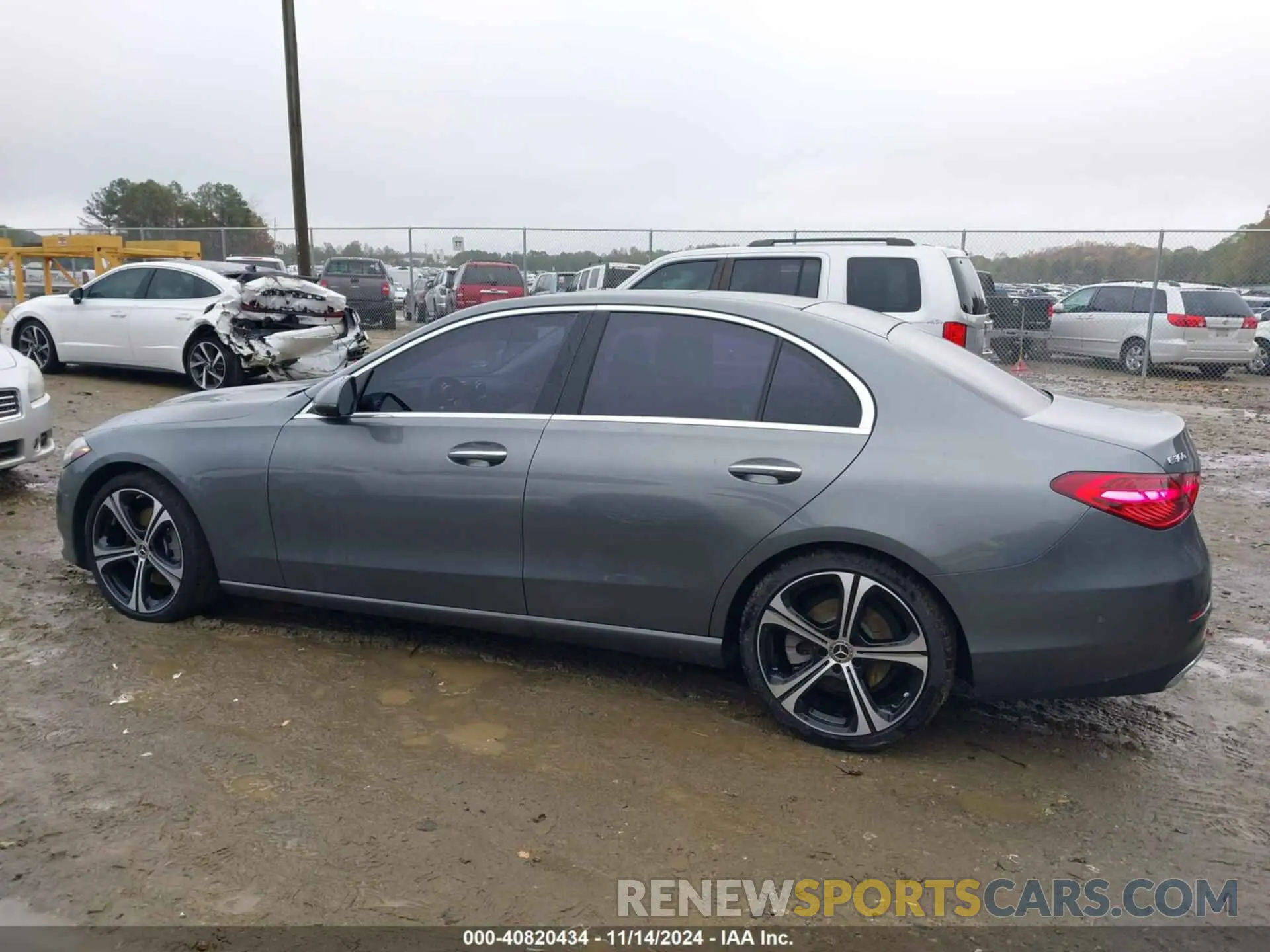 14 Photograph of a damaged car W1KAF4GB8NR009846 MERCEDES-BENZ C 300 2022