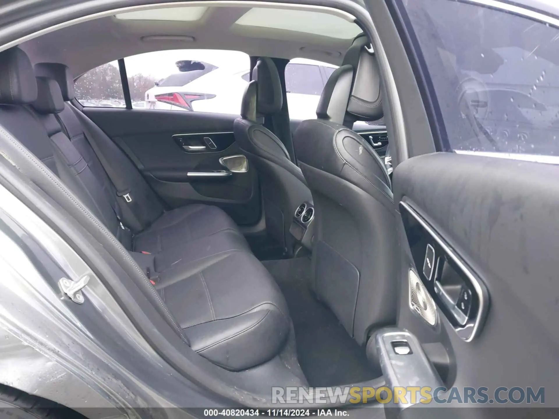 8 Photograph of a damaged car W1KAF4GB8NR009846 MERCEDES-BENZ C 300 2022