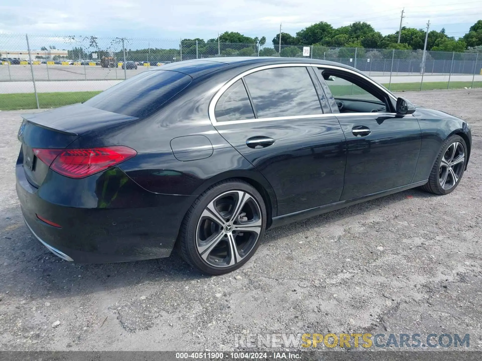 4 Photograph of a damaged car W1KAF4GB8NR020846 MERCEDES-BENZ C 300 2022