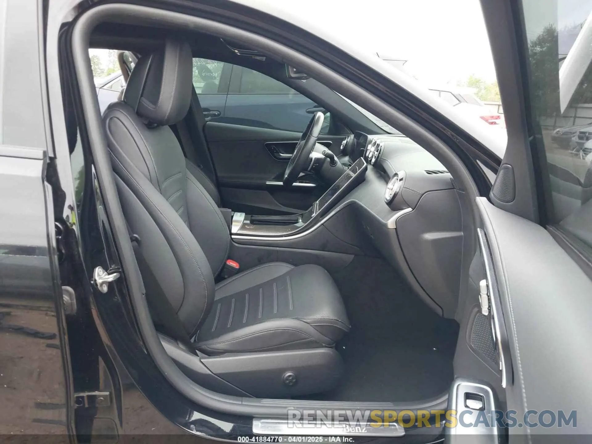 5 Photograph of a damaged car W1KAF4GB8NR046010 MERCEDES-BENZ C 300 2022