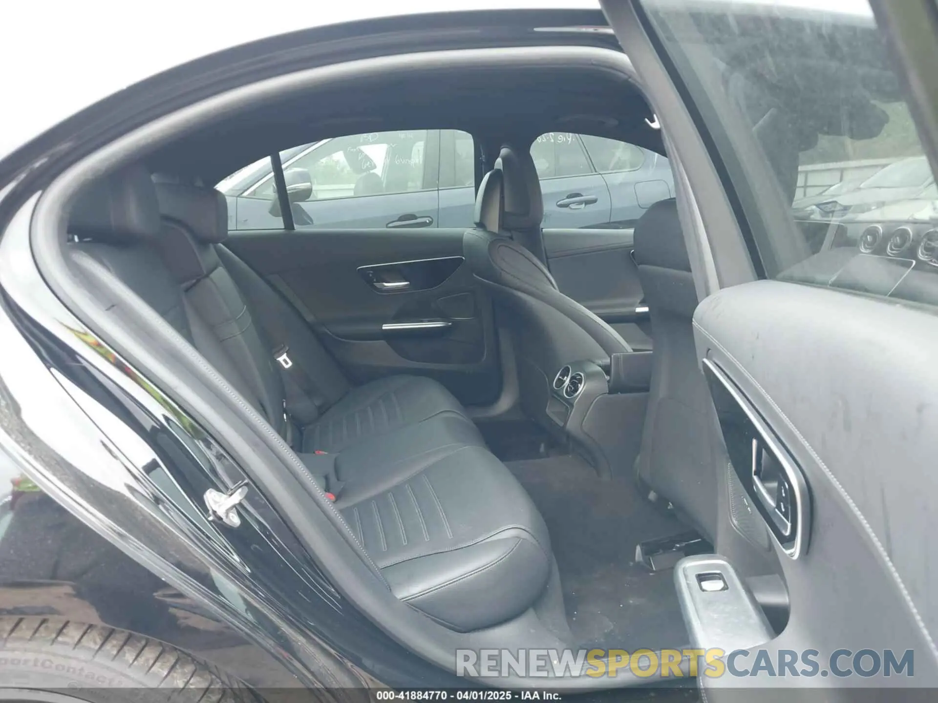 8 Photograph of a damaged car W1KAF4GB8NR046010 MERCEDES-BENZ C 300 2022