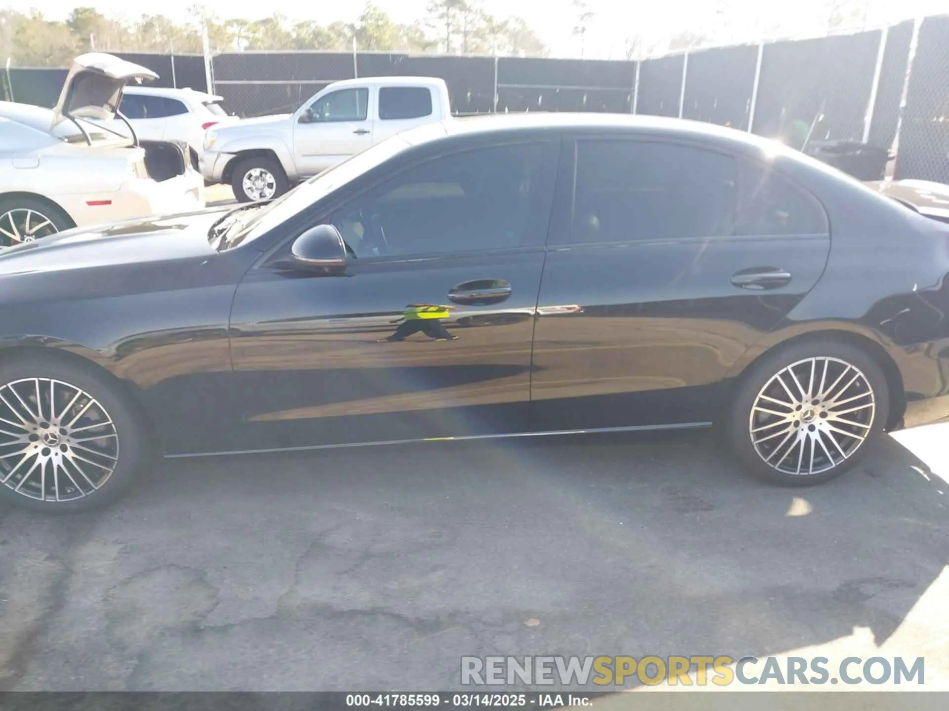 14 Photograph of a damaged car W1KAF4GB8NR047335 MERCEDES-BENZ C 300 2022
