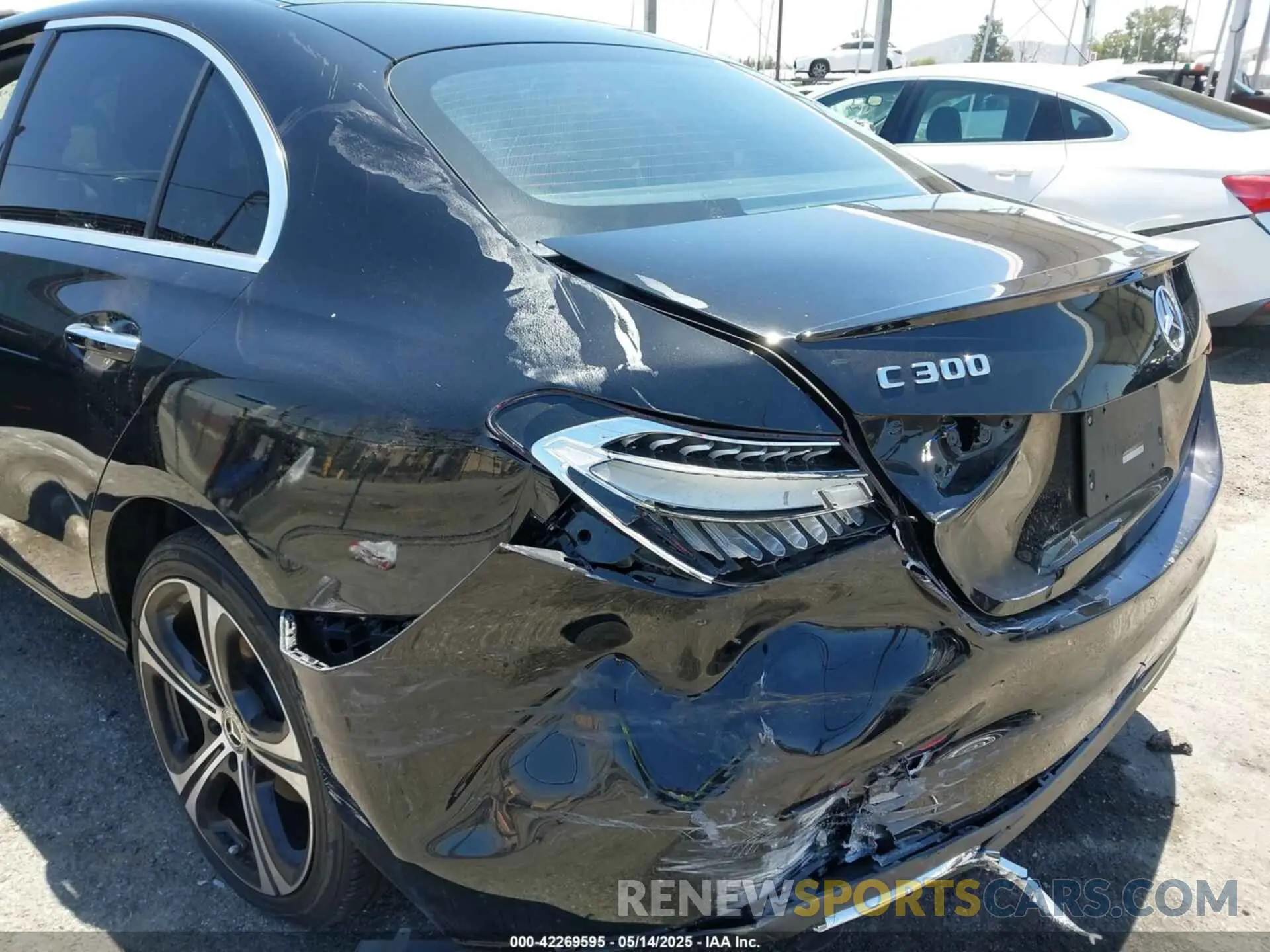 6 Photograph of a damaged car W1KAF4GB8NR066743 MERCEDES-BENZ C 300 2022