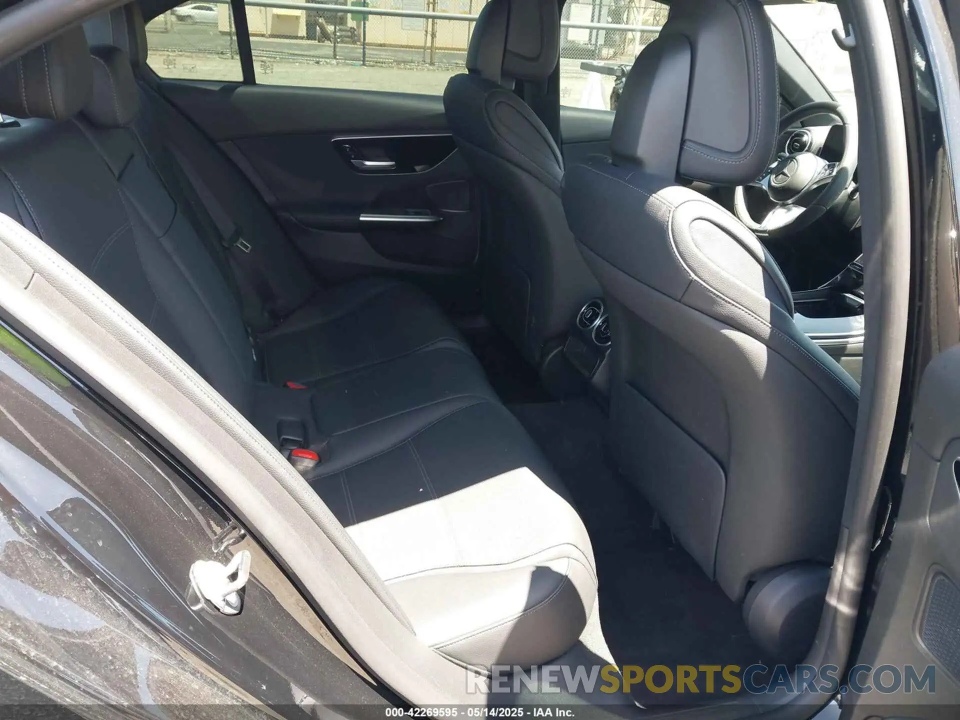 8 Photograph of a damaged car W1KAF4GB8NR066743 MERCEDES-BENZ C 300 2022