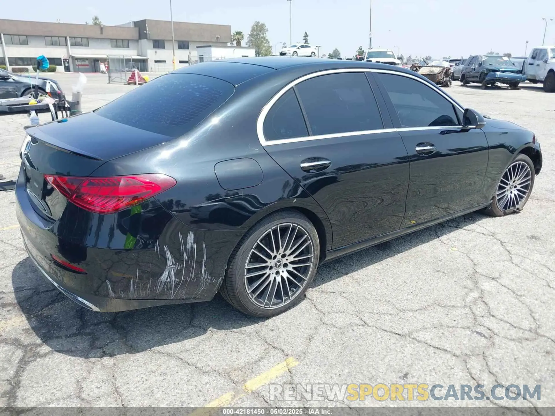 4 Photograph of a damaged car W1KAF4GB9NR017910 MERCEDES-BENZ C 300 2022