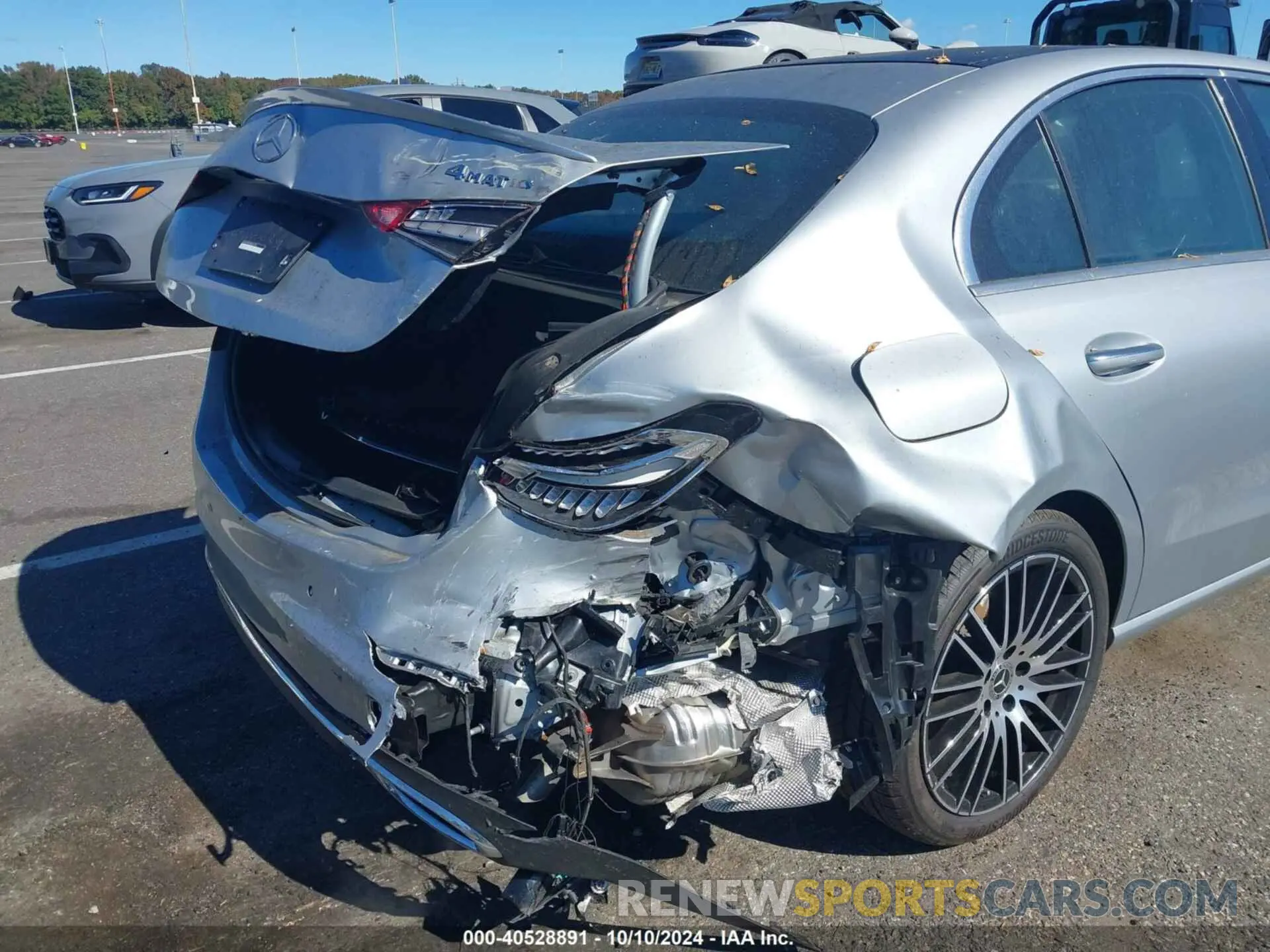 17 Photograph of a damaged car W1KAF4HB2NR052576 MERCEDES-BENZ C 300 2022