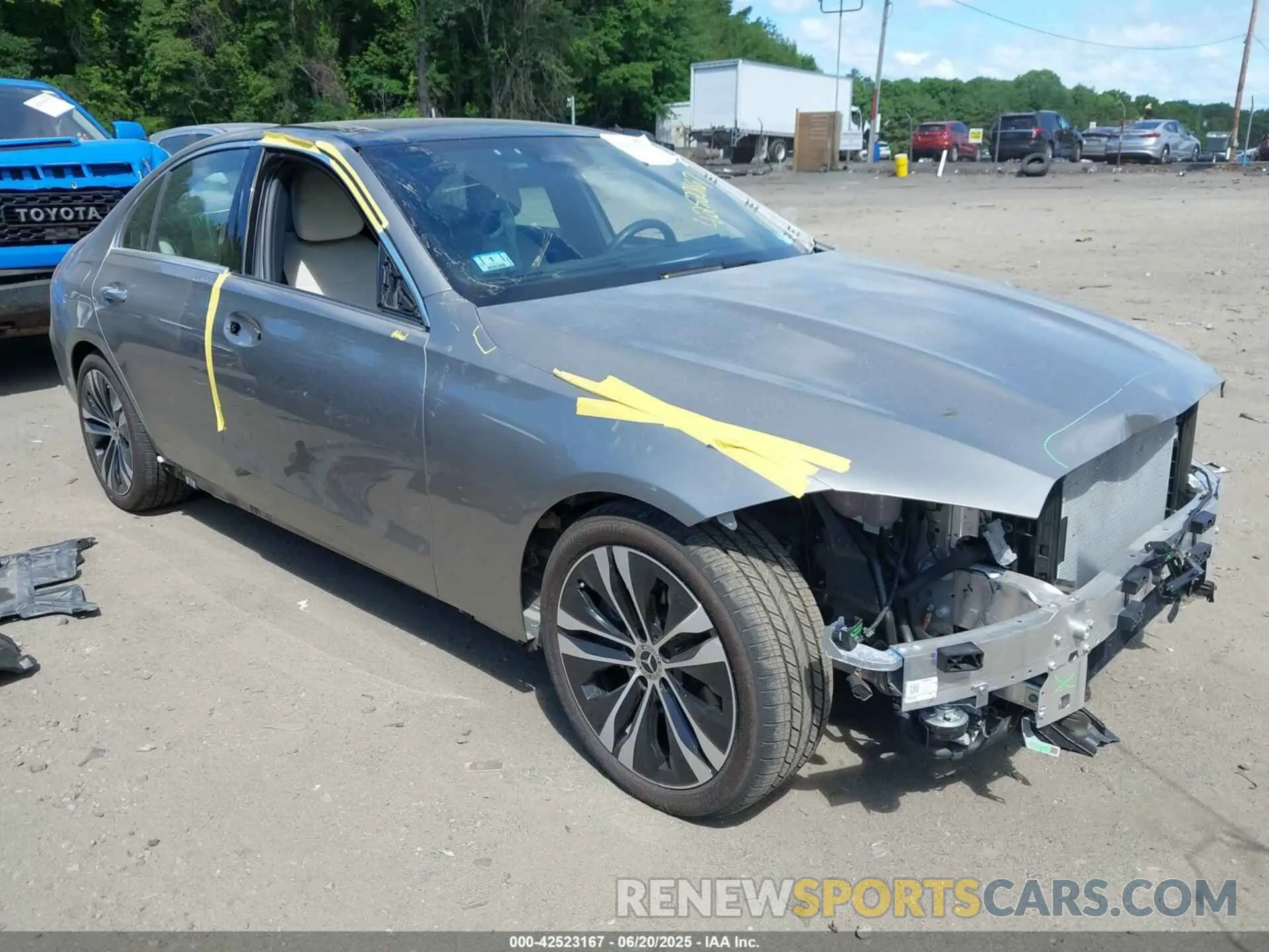 1 Photograph of a damaged car W1KAF4HB2NR062167 MERCEDES-BENZ C 300 2022